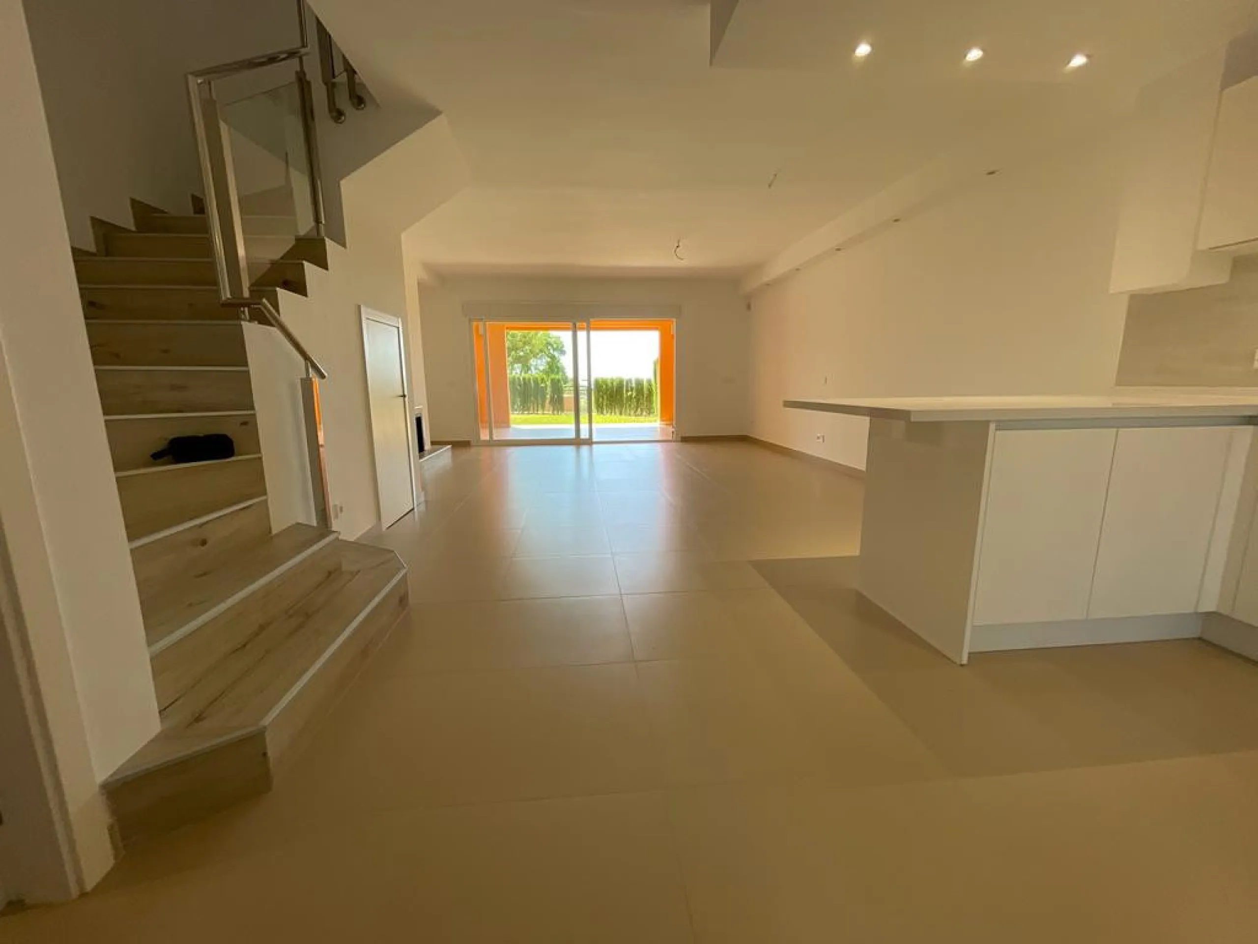A three bedroom townhouse located in Paradise Bellevue, in El Paraíso, which is part of the New Golden Mile. Here is a more detailed description of the property features: