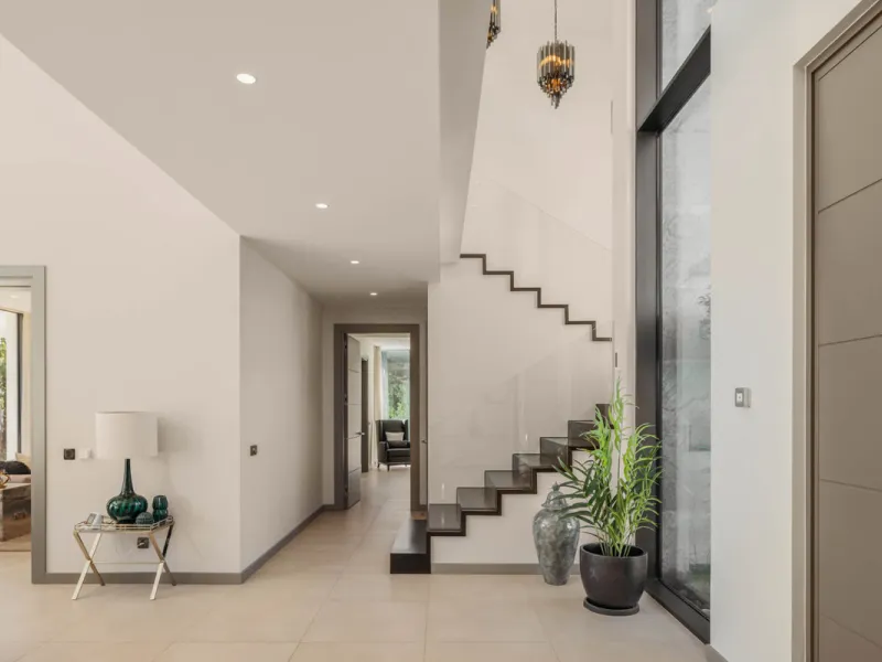 Designed by a distinguished architect, this villa is spread over two levels with an impressive built area. It features five luxurious bedrooms, each with its ensuite bathroom, an additional guest toilet, and a guest apartment that matches the main villa's
