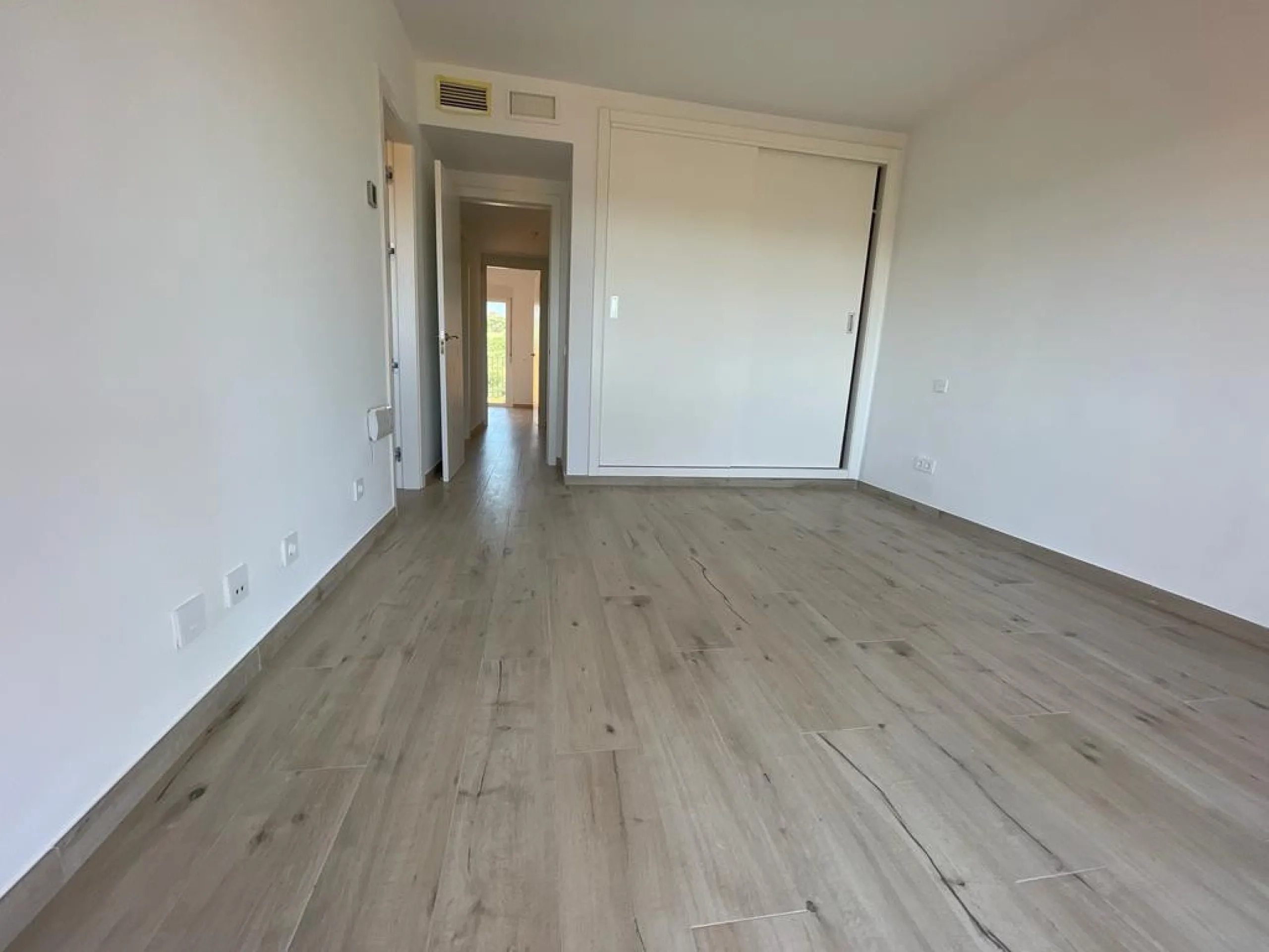 A three bedroom townhouse located in Paradise Bellevue, in El Paraíso, which is part of the New Golden Mile. Here is a more detailed description of the property features: