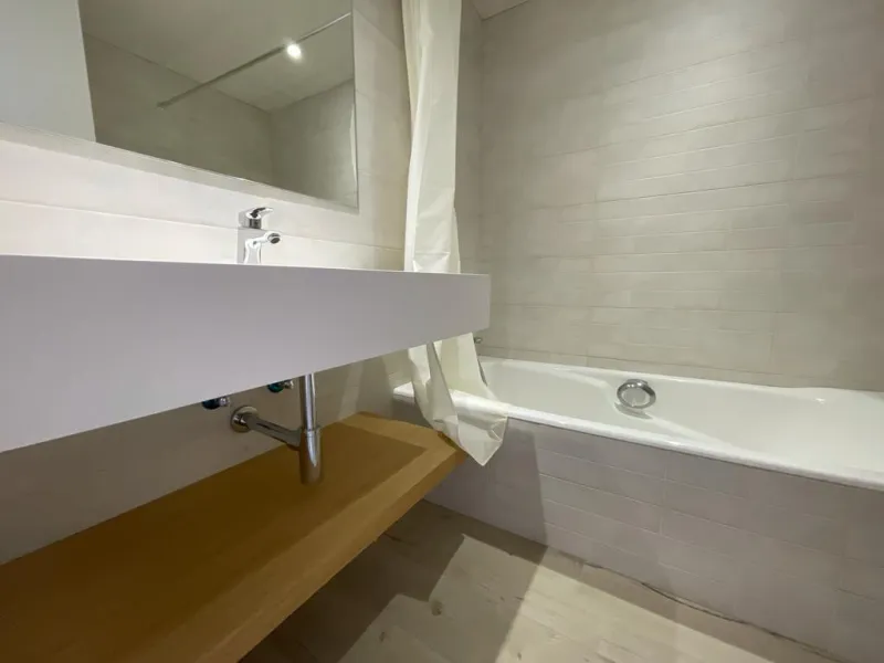 New south facing three bedroom townhouse in Paraiso Bellevue, in El Paraiso on the New Golden Mile, just a short drive from the beach and all leisure amenities. The complex boasts fantastically maintained gardens and a large communal lagoon style swimming