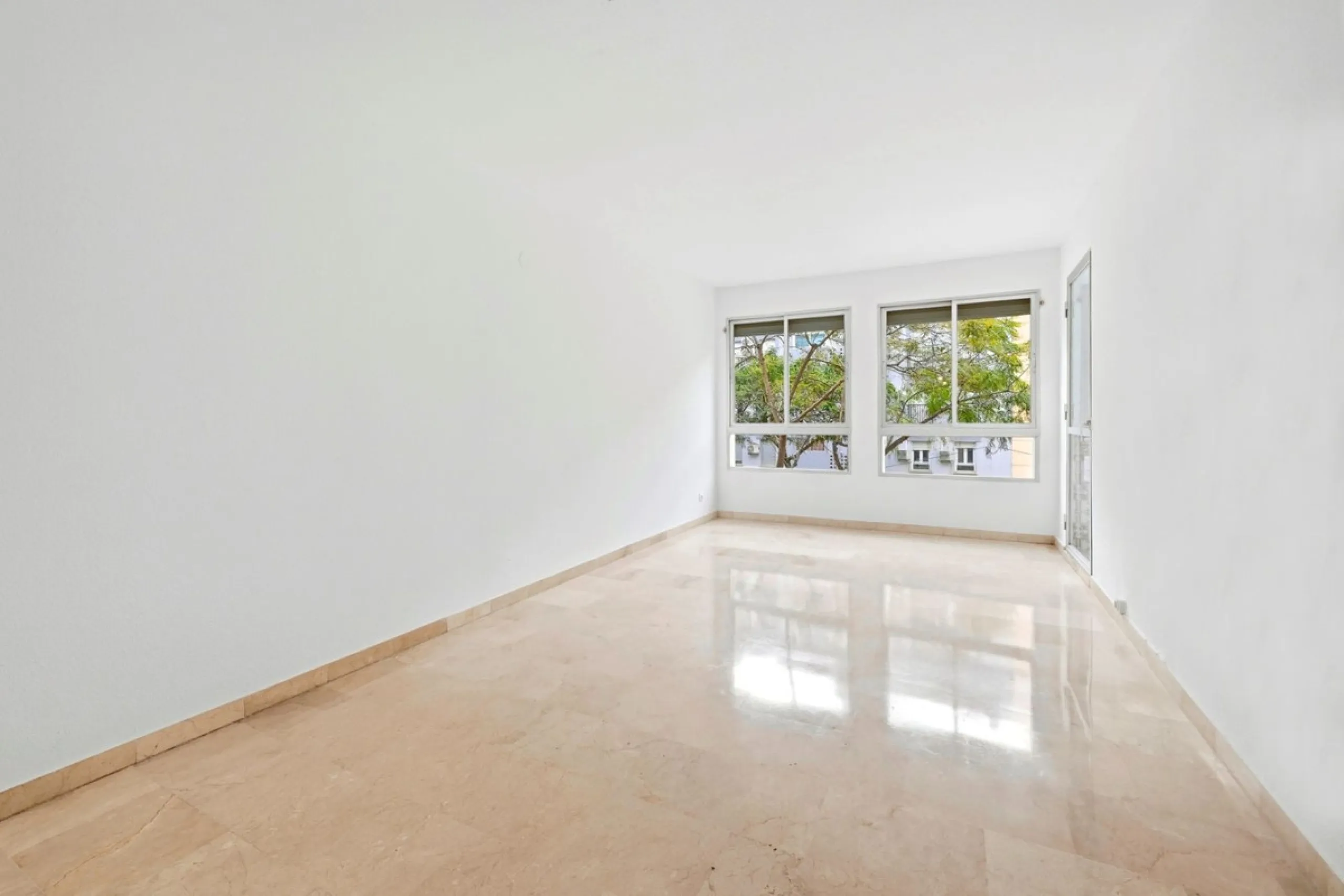 ✨Spacious apartment 200m from the sea – Fuengirola – Pool & Gardens, ready to move in - Tourist licence in place✨