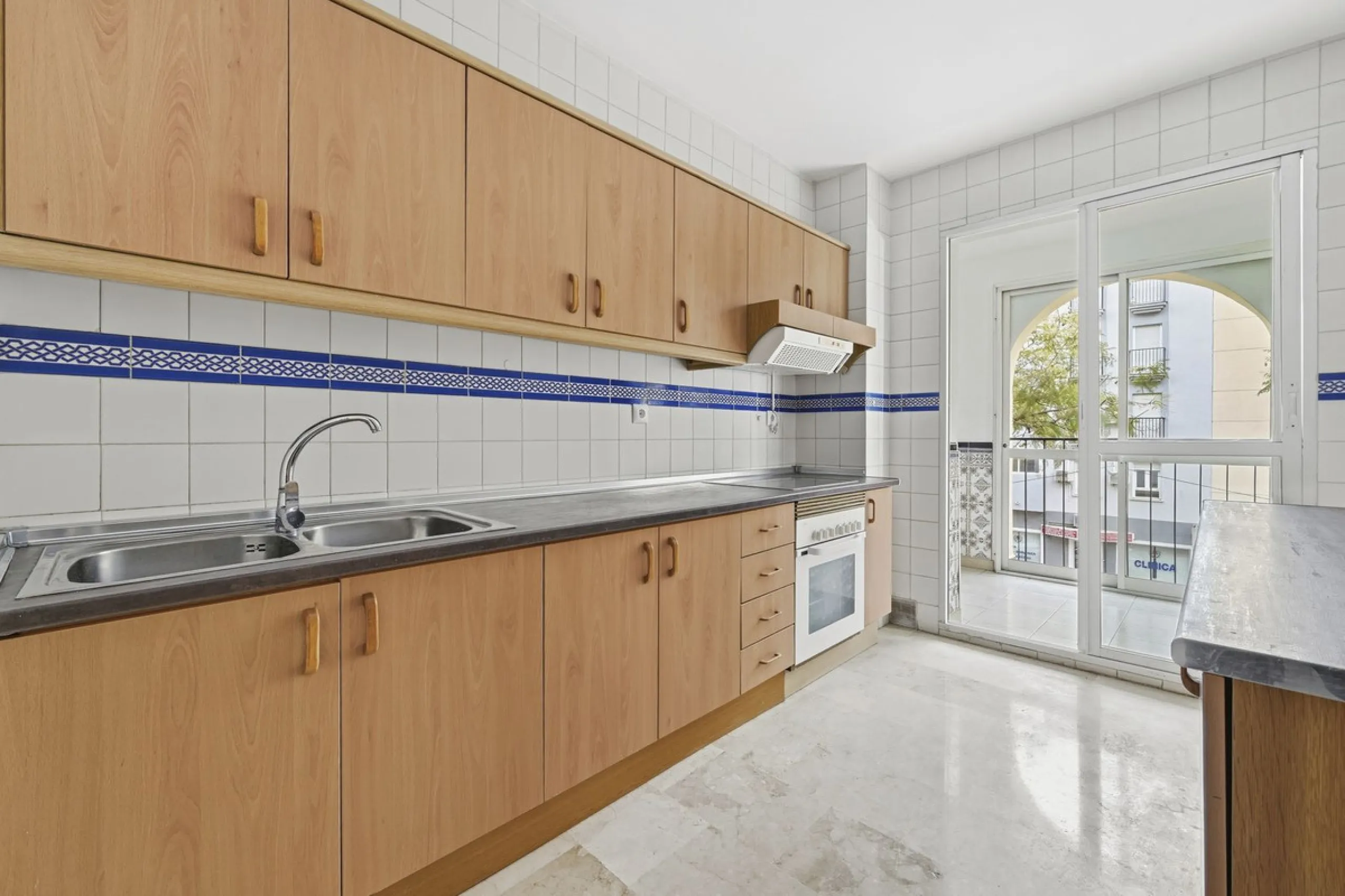 ✨Spacious apartment 200m from the sea – Fuengirola – Pool & Gardens, ready to move in - Tourist licence in place✨
