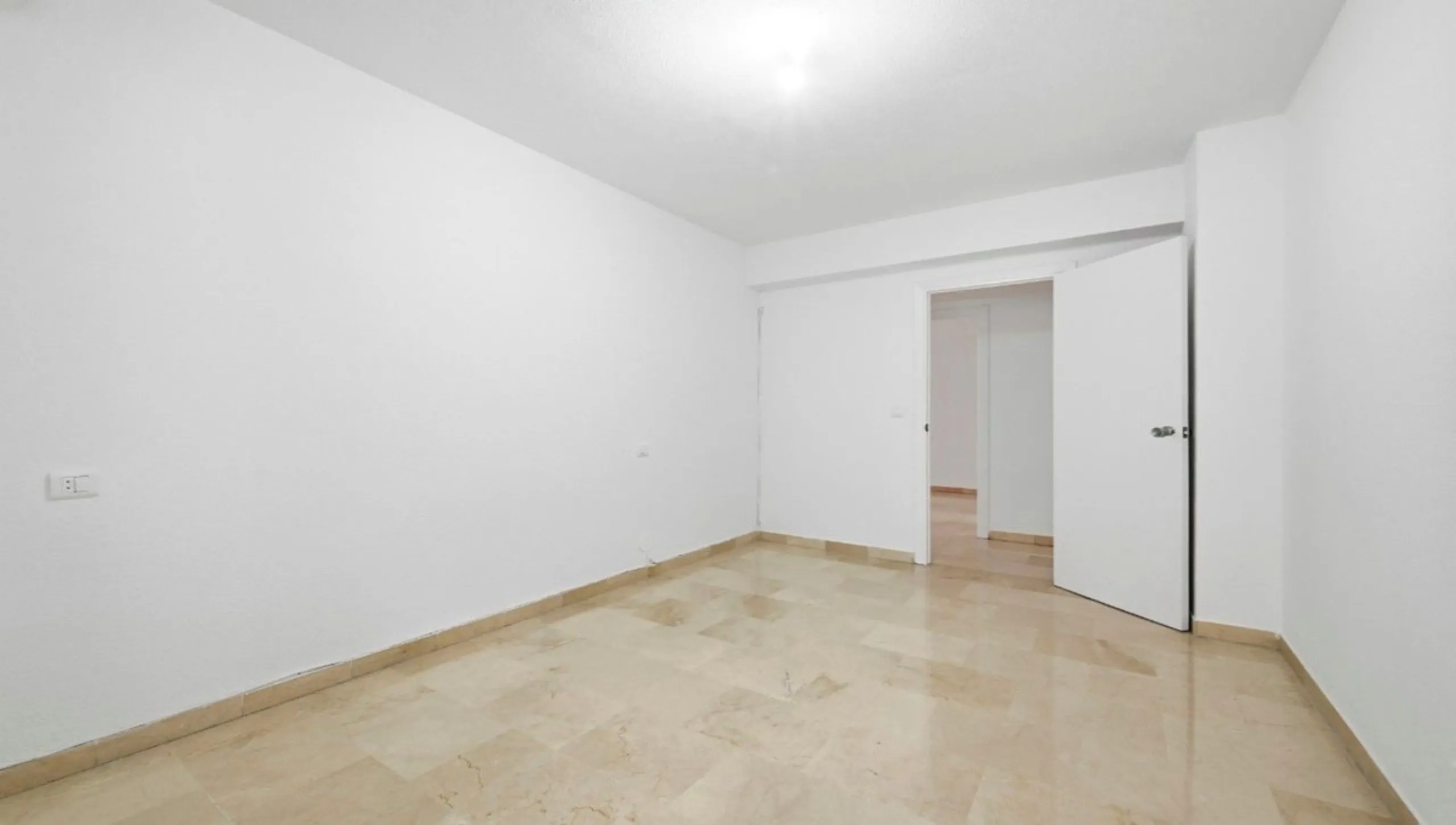 ✨Spacious apartment 200m from the sea – Fuengirola – Pool & Gardens, ready to move in - Tourist licence in place✨