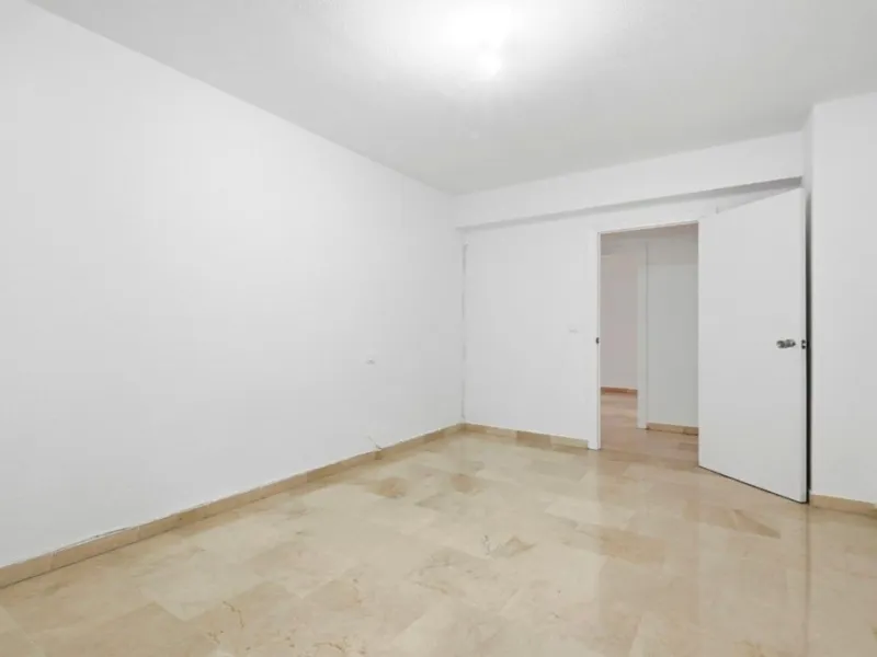✨Spacious apartment 200m from the sea – Fuengirola – Pool & Gardens, ready to move in - Tourist licence in place✨