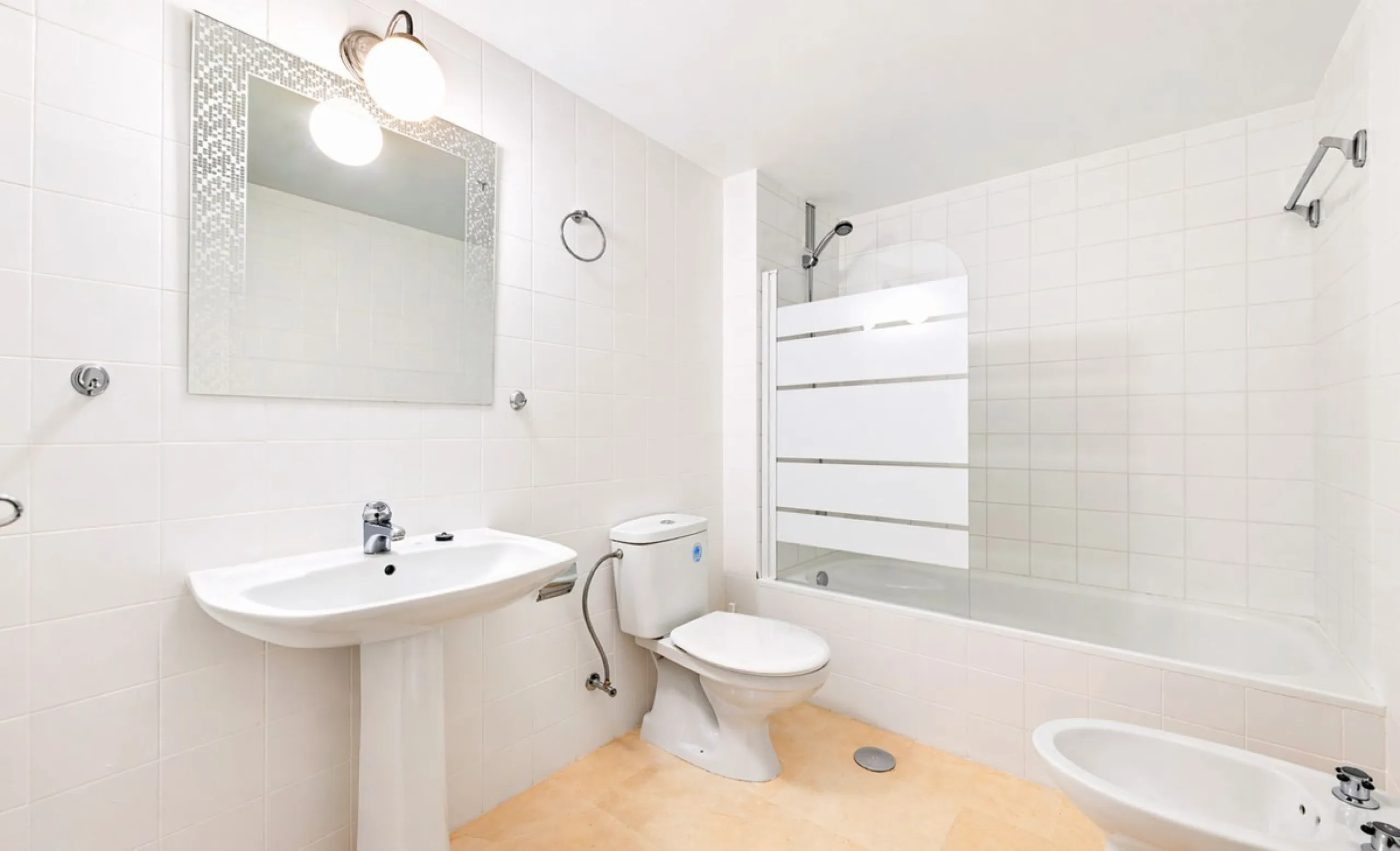 ✨Spacious apartment 200m from the sea – Fuengirola – Pool & Gardens, ready to move in - Tourist licence in place✨