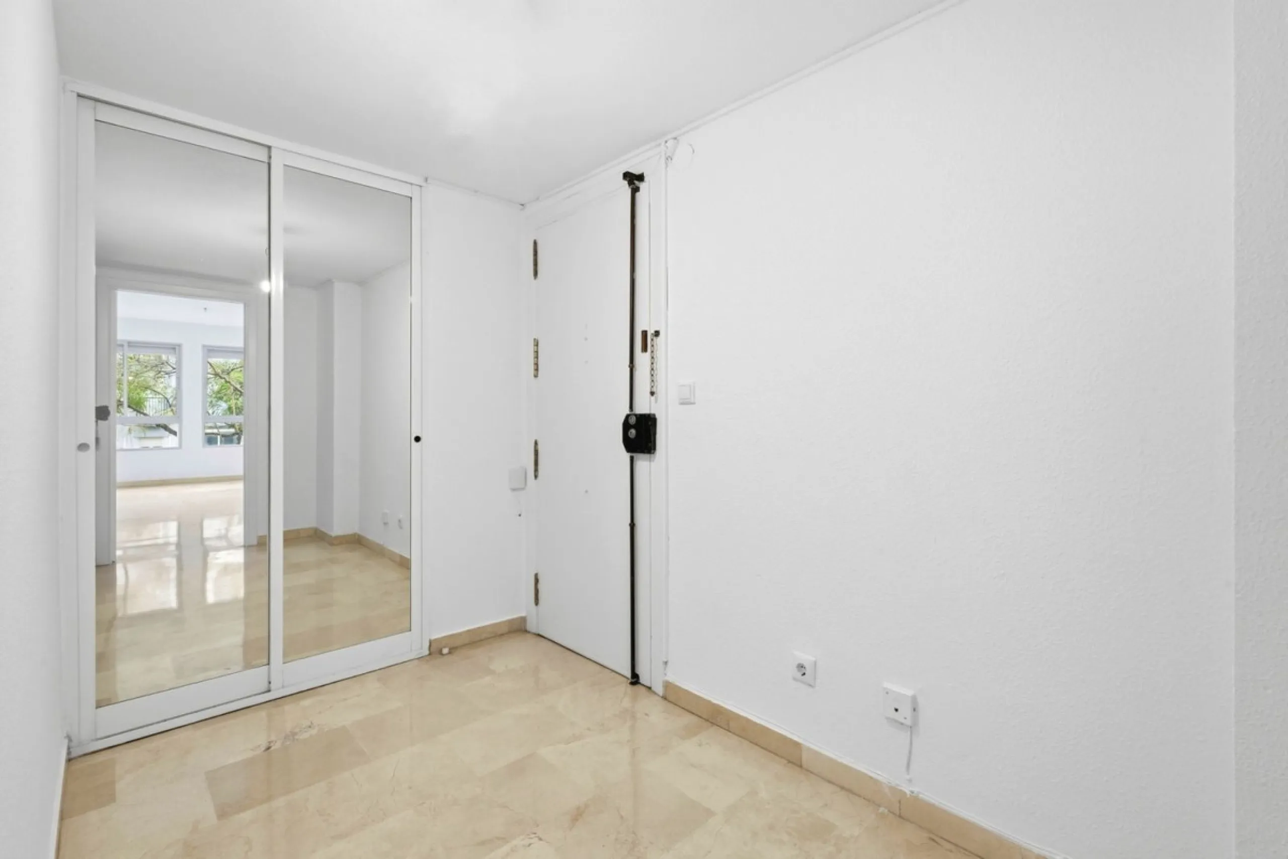 ✨Spacious apartment 200m from the sea – Fuengirola – Pool & Gardens, ready to move in - Tourist licence in place✨