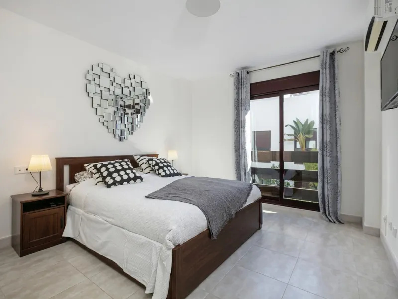 A fully refurnished and spacious apartment located in a popular urbanisation in Nueva Andalucia.