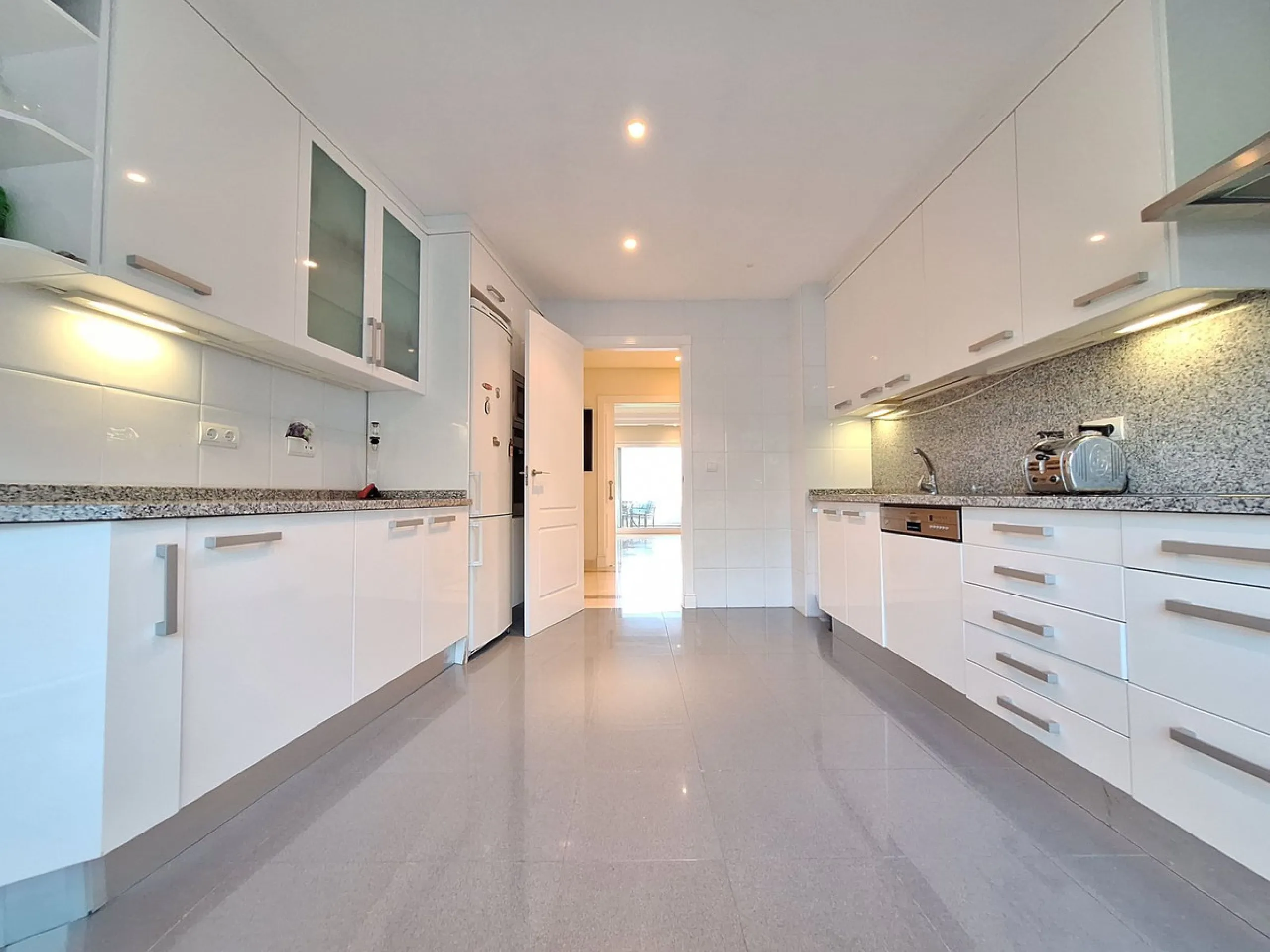LUXURY EXCLUSIVE URBANISATION  - LA CORNICHE (NUEVA ANDALUCIA)