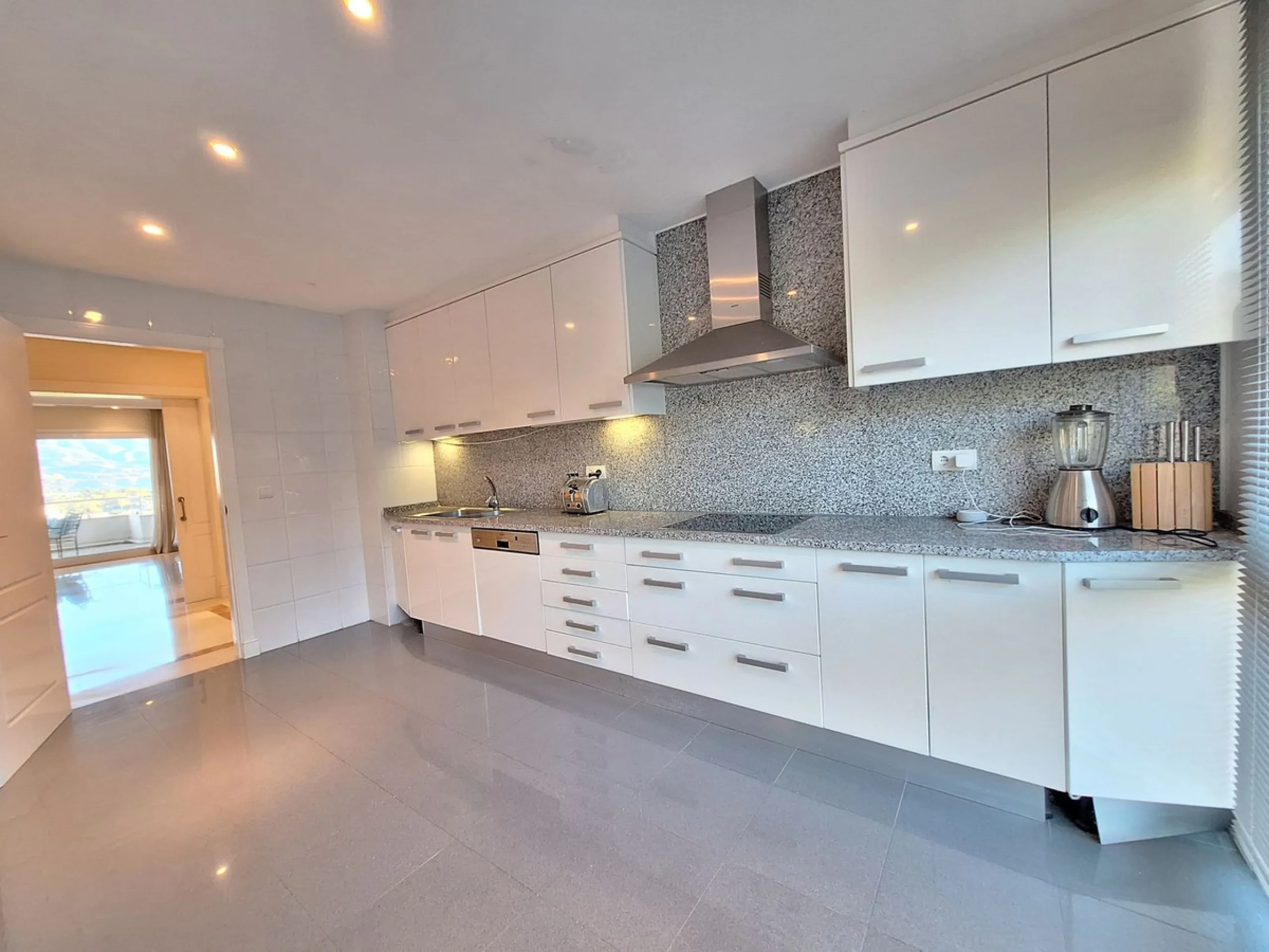 LUXURY EXCLUSIVE URBANISATION  - LA CORNICHE (NUEVA ANDALUCIA)