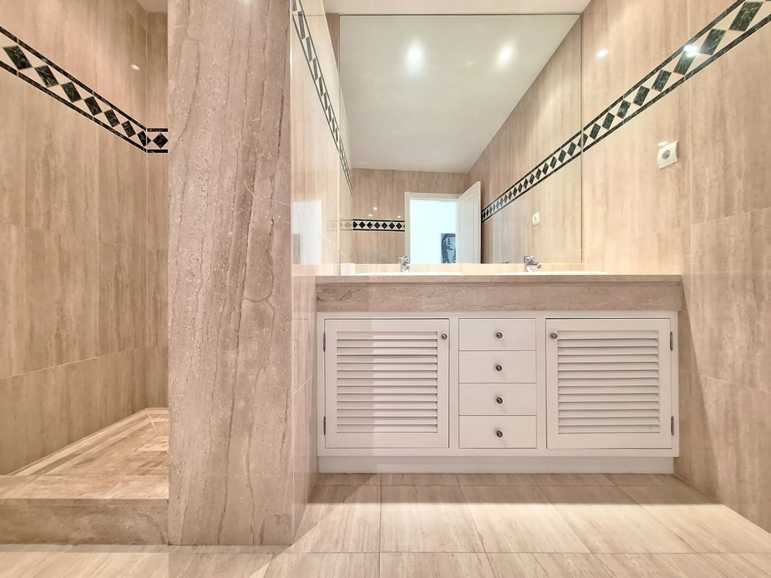 LUXURY EXCLUSIVE URBANISATION  - LA CORNICHE (NUEVA ANDALUCIA)