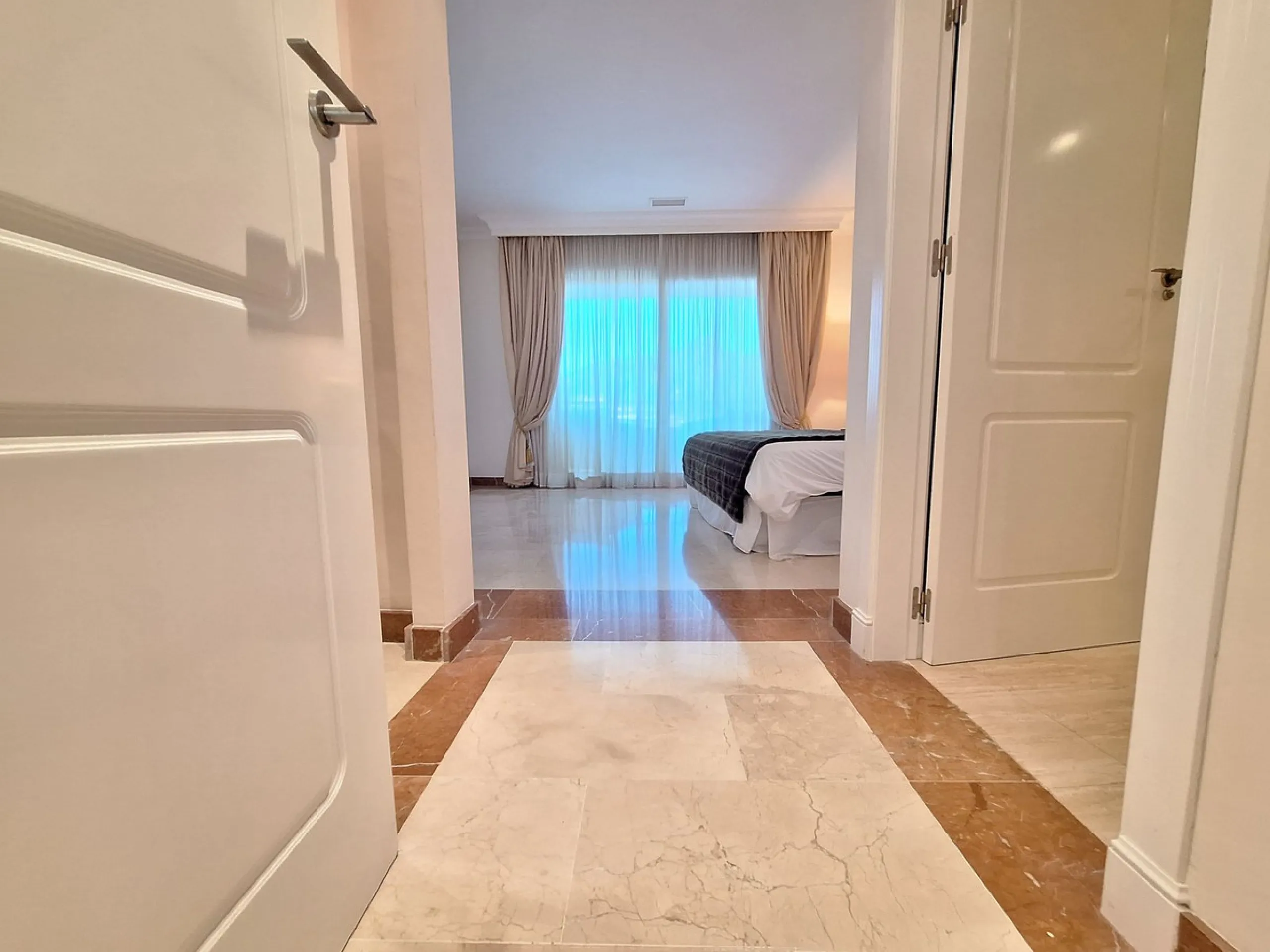 LUXURY EXCLUSIVE URBANISATION  - LA CORNICHE (NUEVA ANDALUCIA)
