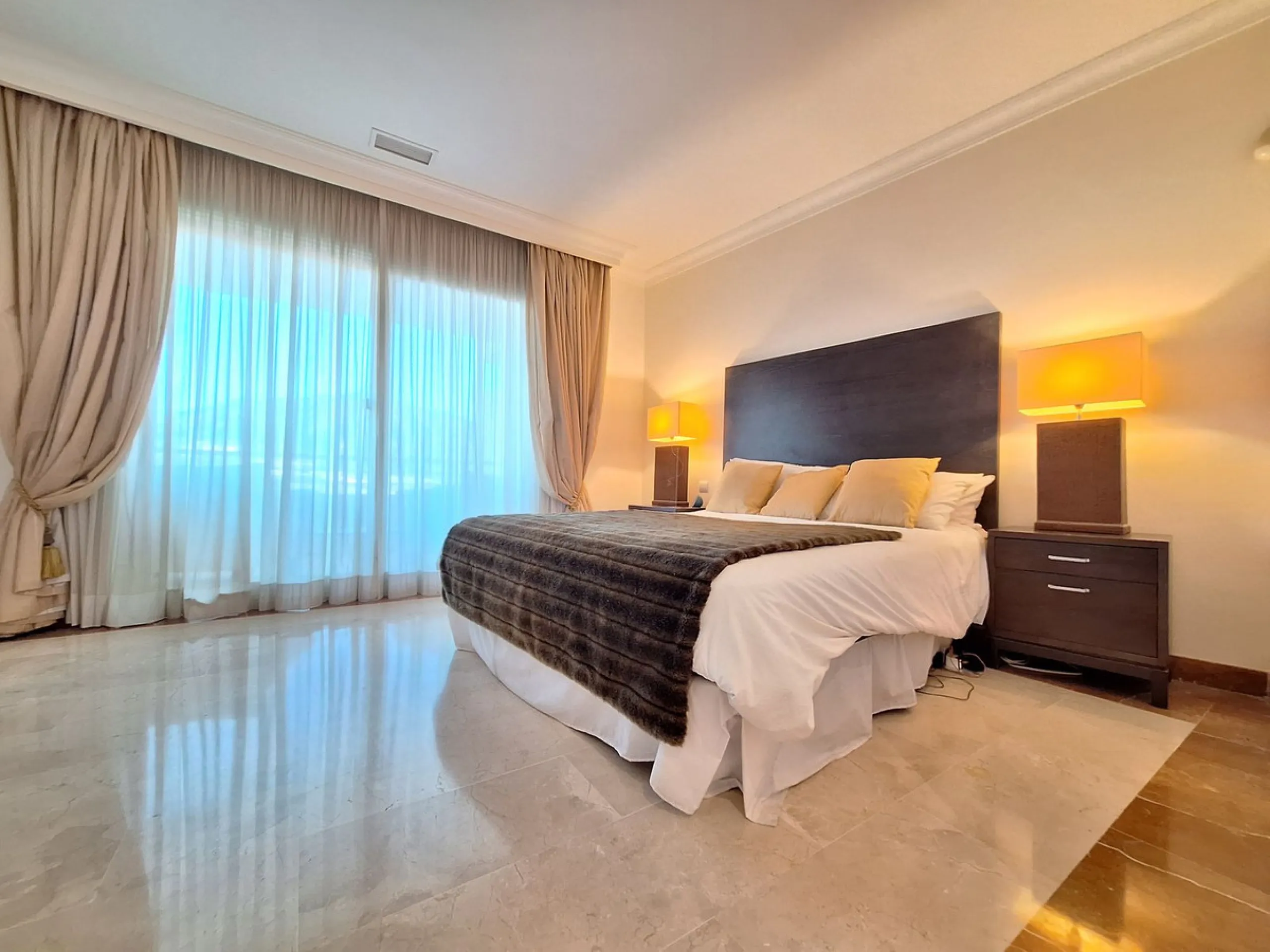 LUXURY EXCLUSIVE URBANISATION  - LA CORNICHE (NUEVA ANDALUCIA)