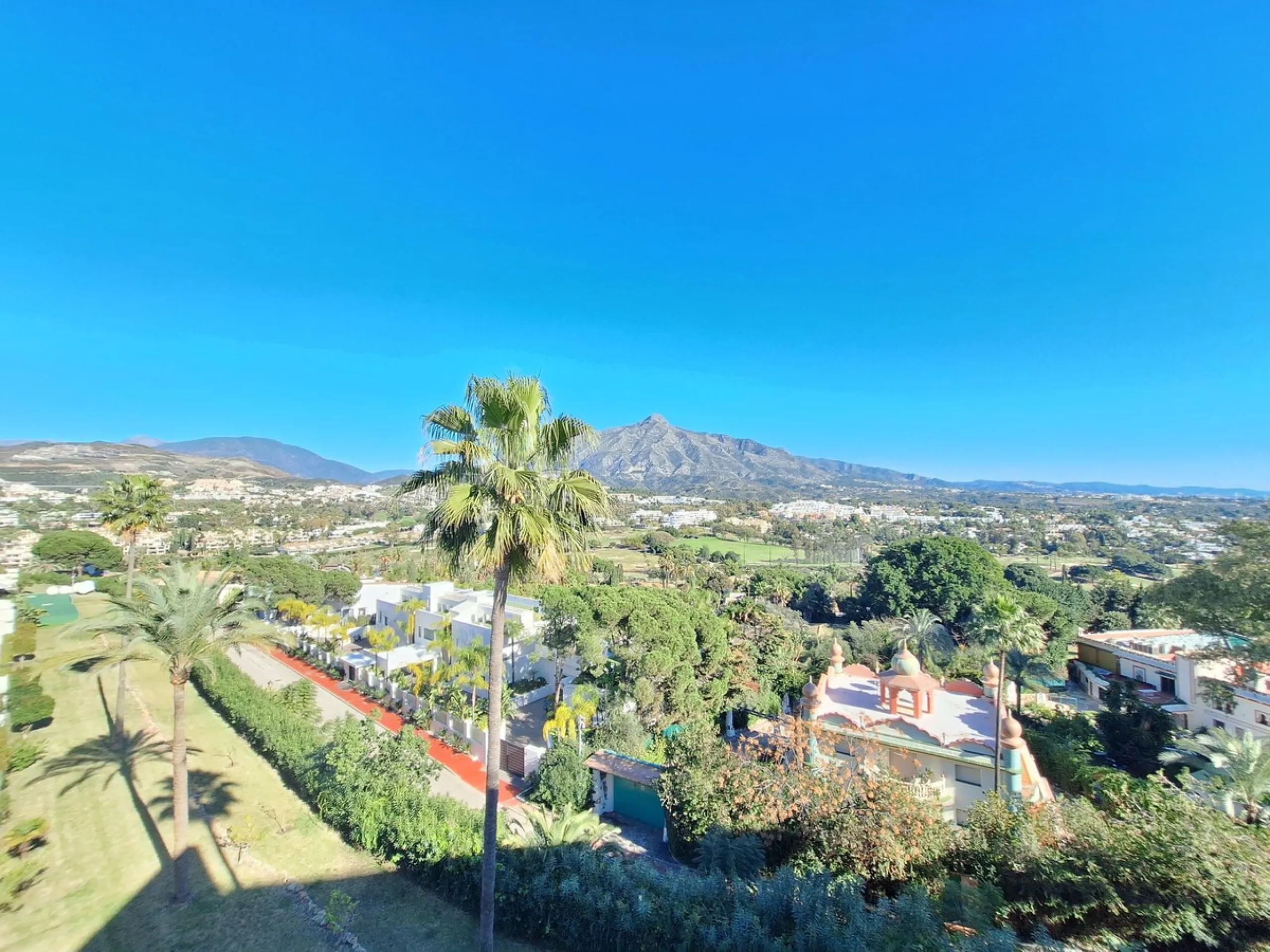 LUXURY EXCLUSIVE URBANISATION  - LA CORNICHE (NUEVA ANDALUCIA)