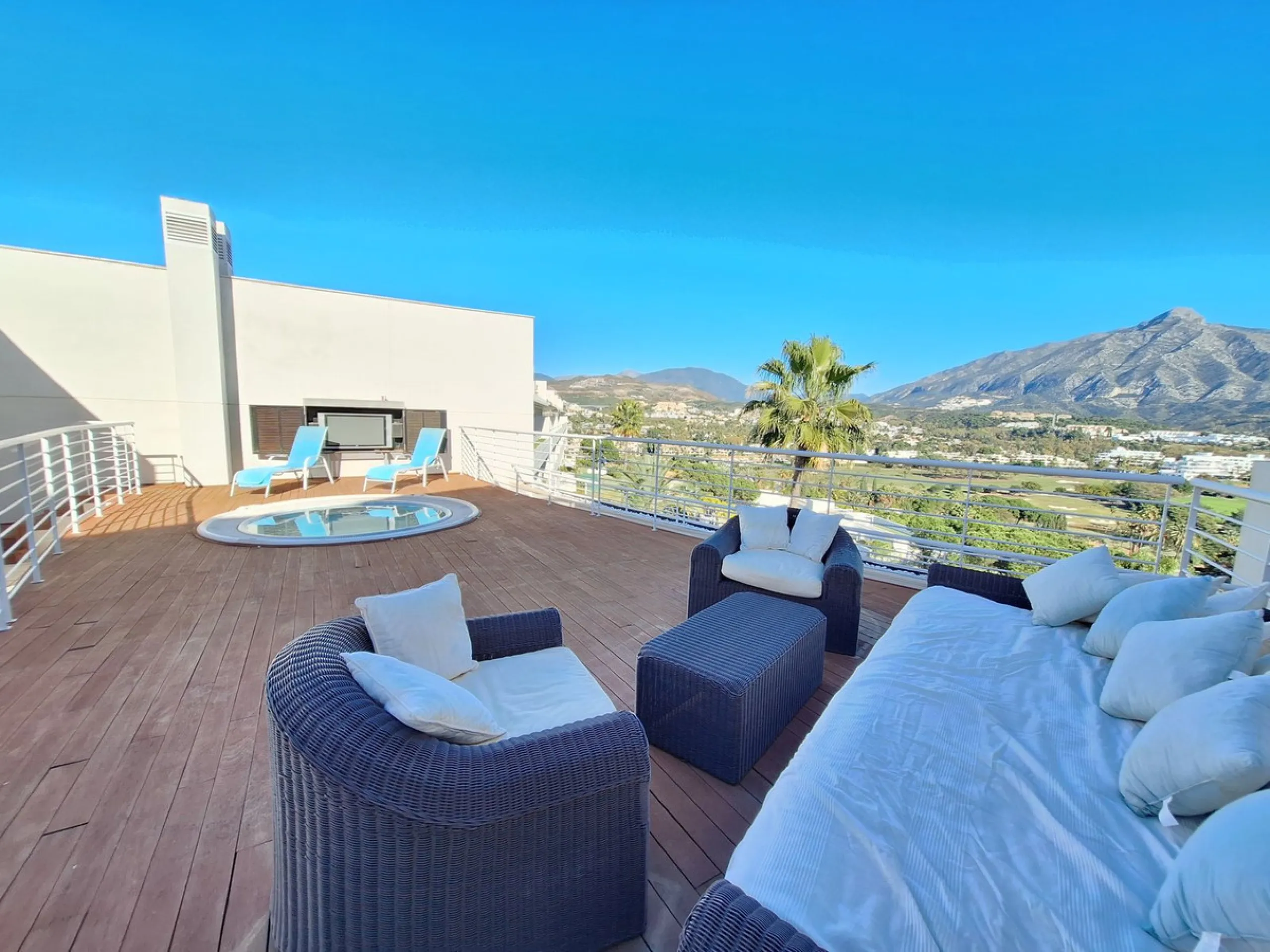 LUXURY EXCLUSIVE URBANISATION  - LA CORNICHE (NUEVA ANDALUCIA)