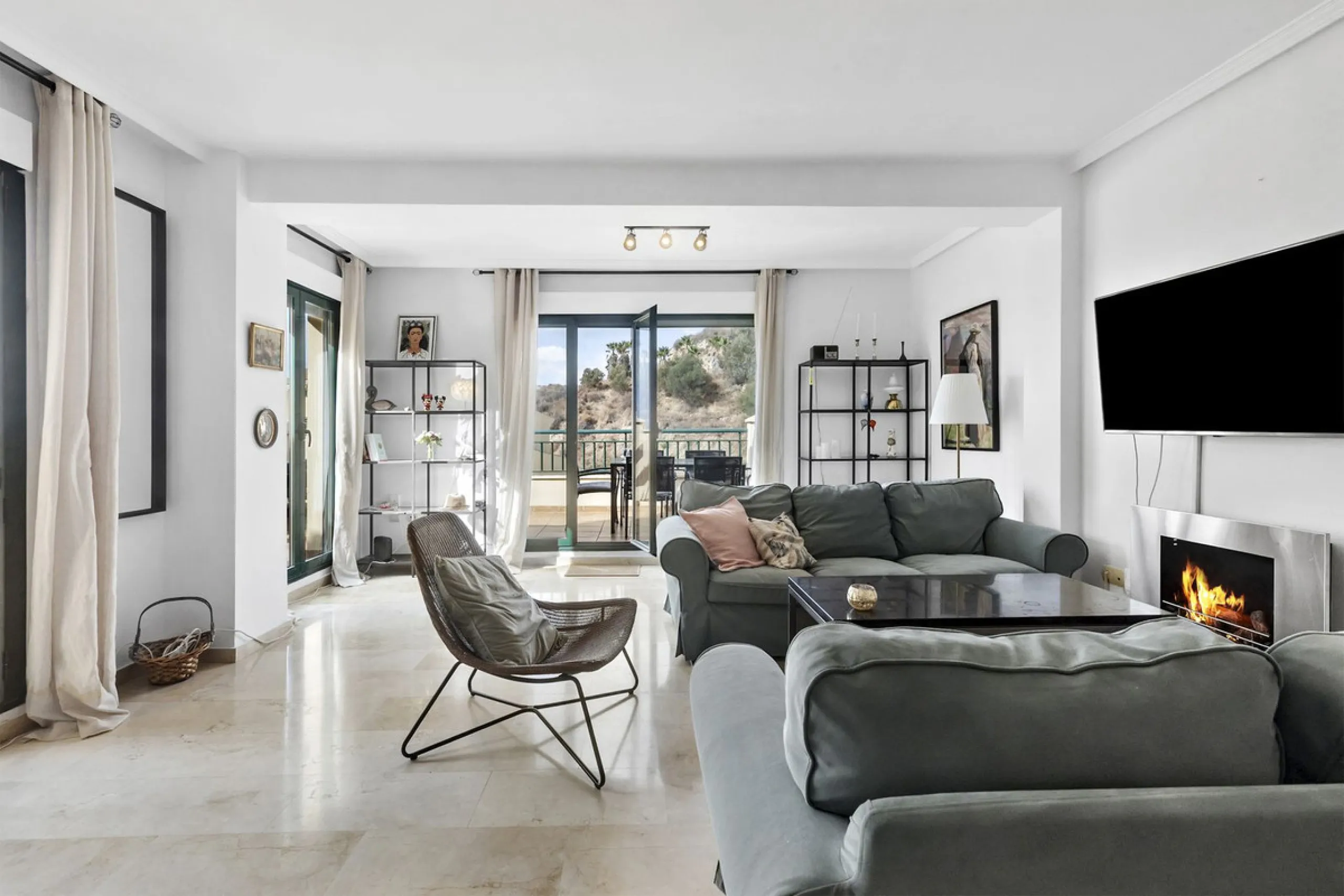 LUXURY DUPLEX PENTHOUSE WITH STUNNING SEA VIEWS – PRICED FOR IMMEDIATE SALE!