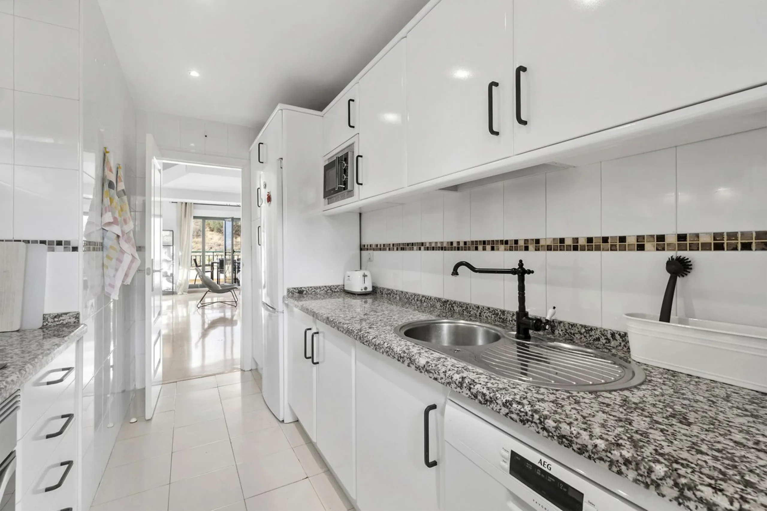 LUXURY DUPLEX PENTHOUSE WITH STUNNING SEA VIEWS – PRICED FOR IMMEDIATE SALE!