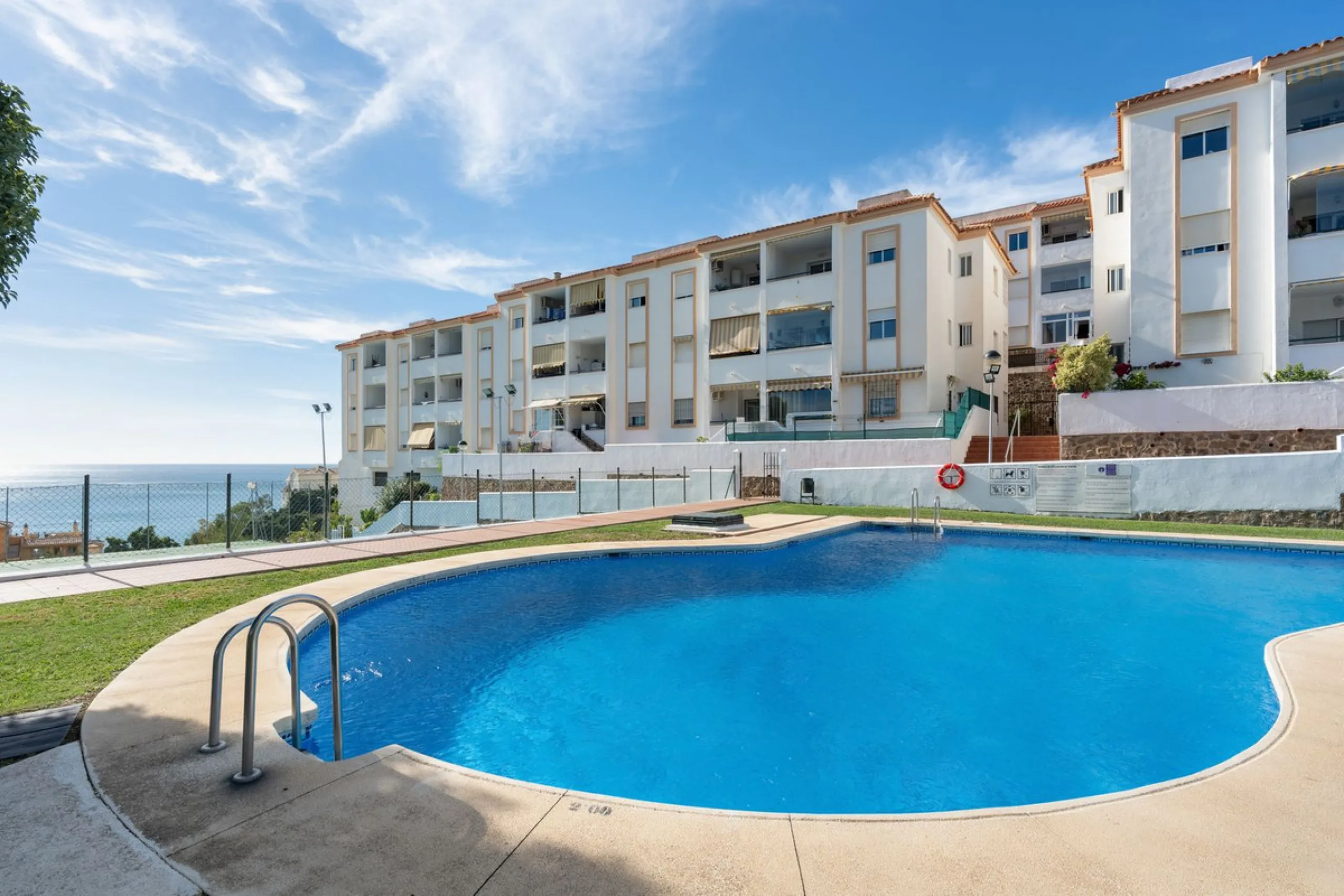 Apartment - Middle Floor Apartment в продаже в Fuengirola, Málaga. В доме 2 спален и 1 ванных комнат. Площадь дома 66 м²