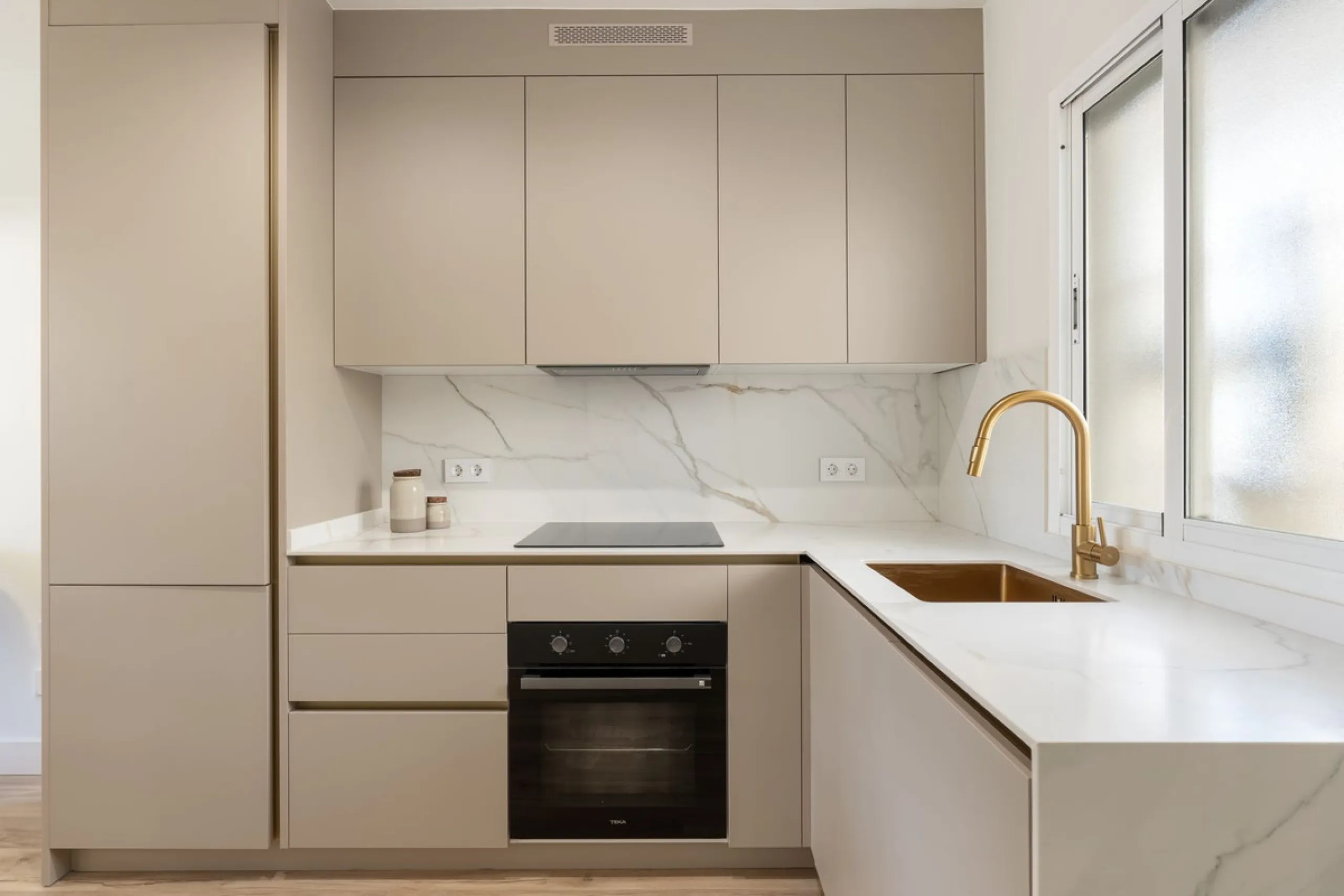 Apartment - Middle Floor Apartment в продаже в Fuengirola, Málaga. В доме 2 спален и 1 ванных комнат. Площадь дома 66 м²