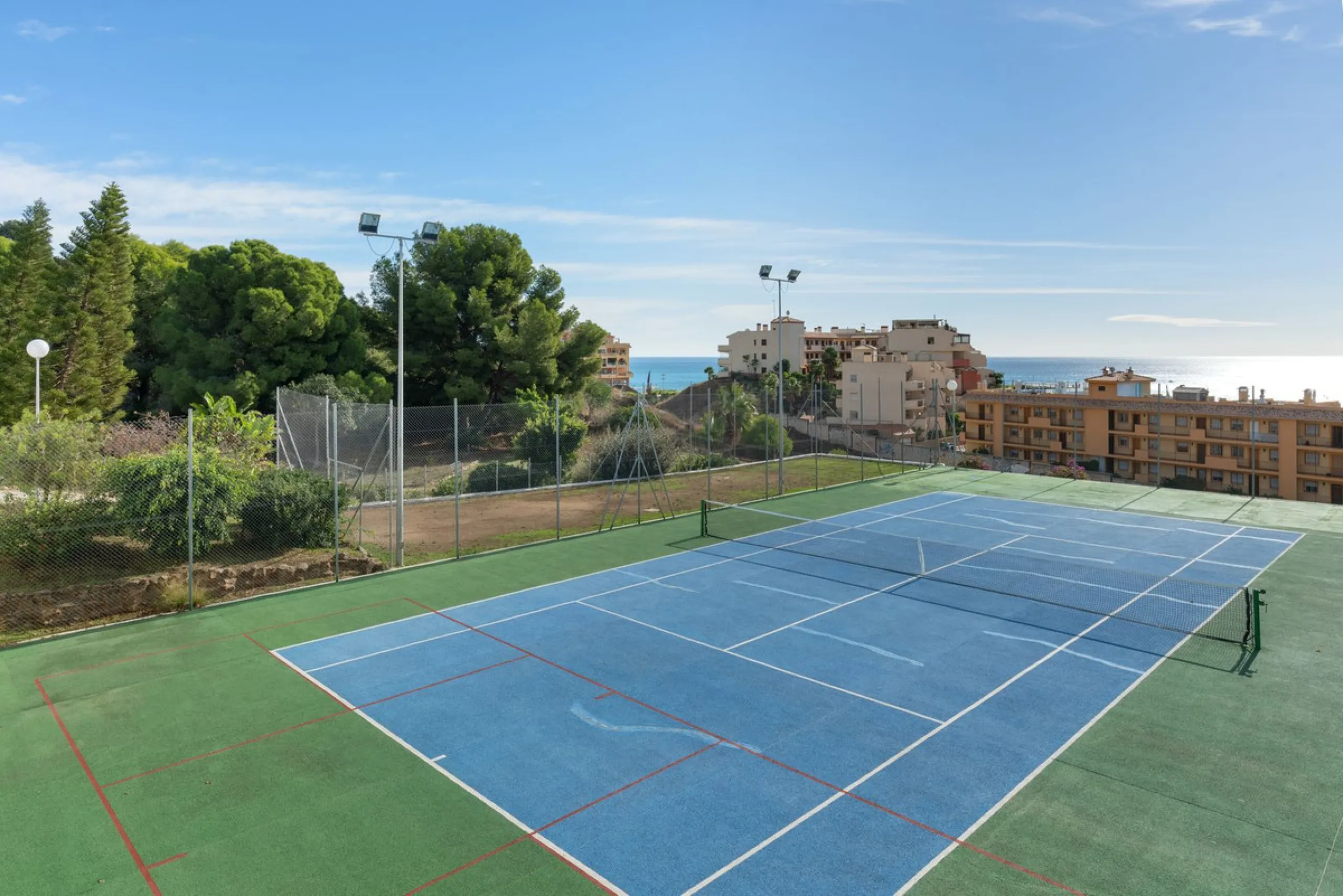 Apartment - Middle Floor Apartment в продаже в Fuengirola, Málaga. В доме 2 спален и 1 ванных комнат. Площадь дома 66 м²