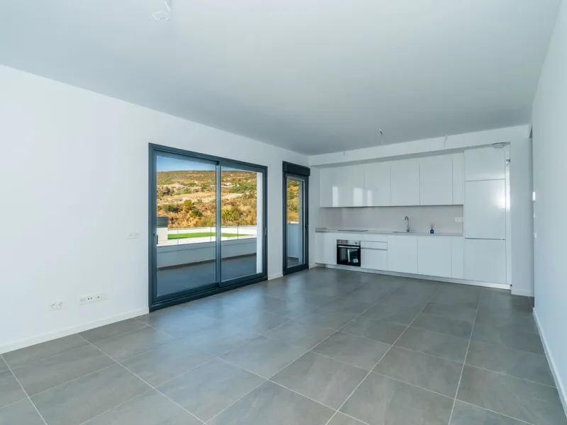 Blue View Heights is an exclusive and elegant development of 46 semi-detached family homes. Contemporary in style, situated in a privileged location, integrated into nature and offering spectacular views of the sea, the Strait of Gibraltar, and Africa.