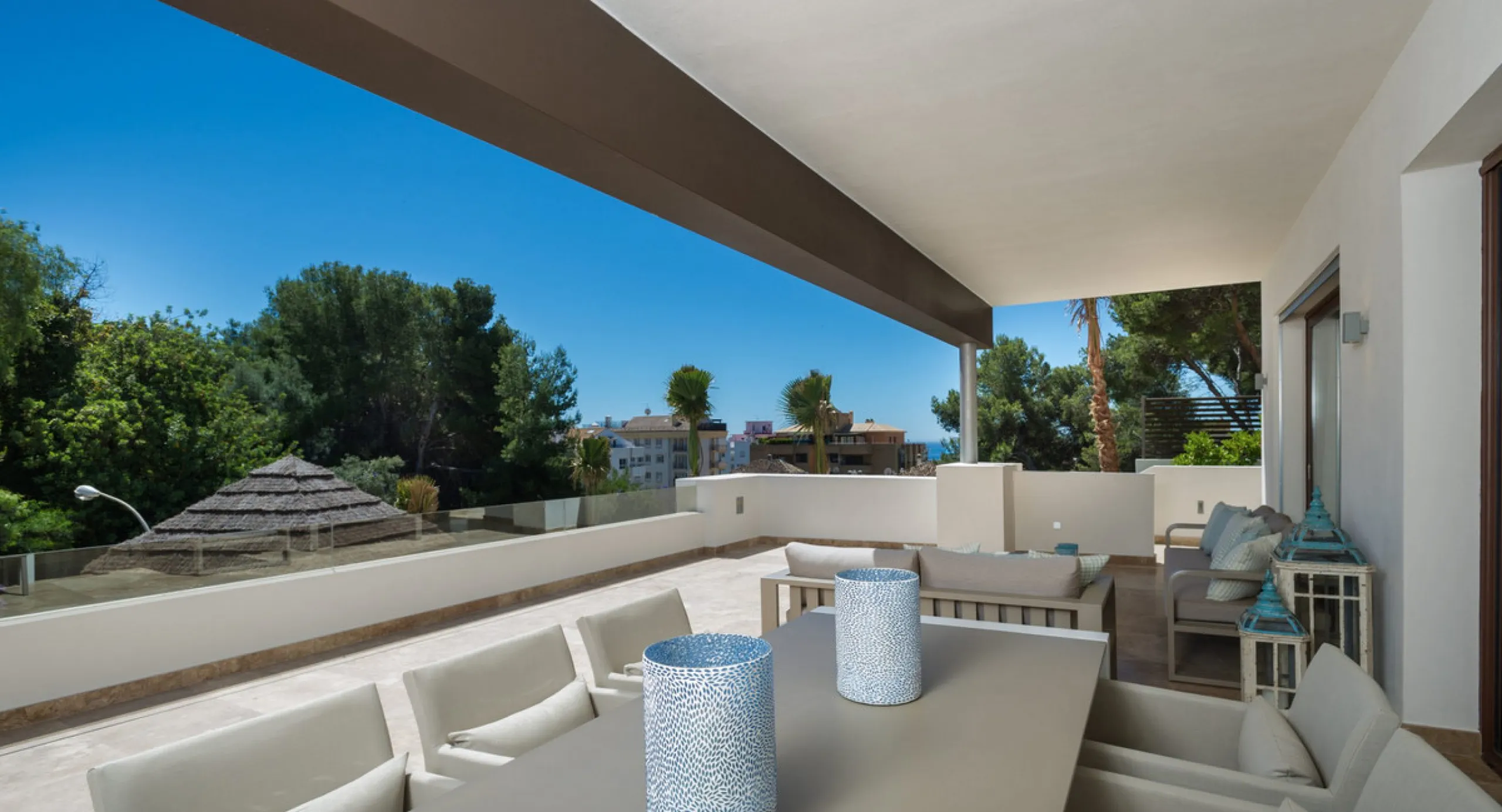 House with private pool in a fully enclosed urbanization with only 5 houses, in the center of Marbella.