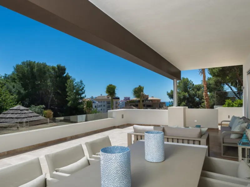 House with private pool in a fully enclosed urbanization with only 5 houses, in the center of Marbella.
