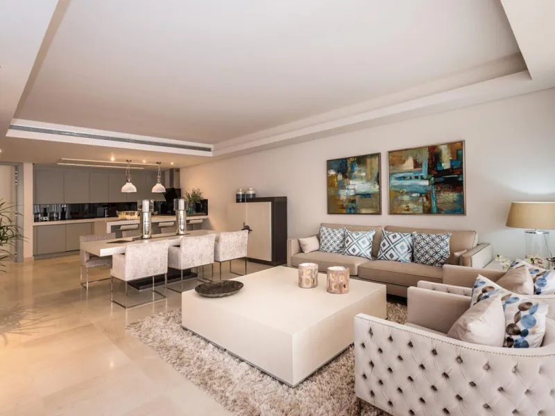 House with private pool in a fully enclosed urbanization with only 5 houses, in the center of Marbella.