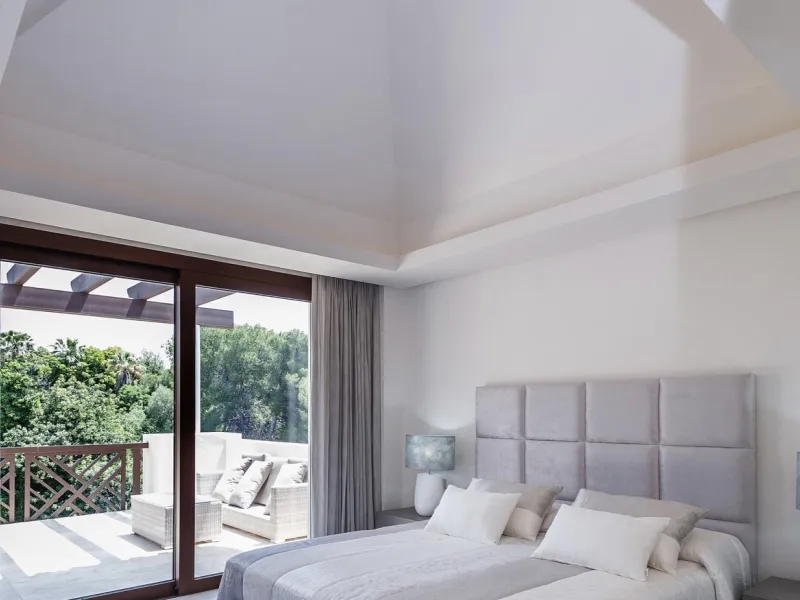 House with private pool in a fully enclosed urbanization with only 5 houses, in the center of Marbella.