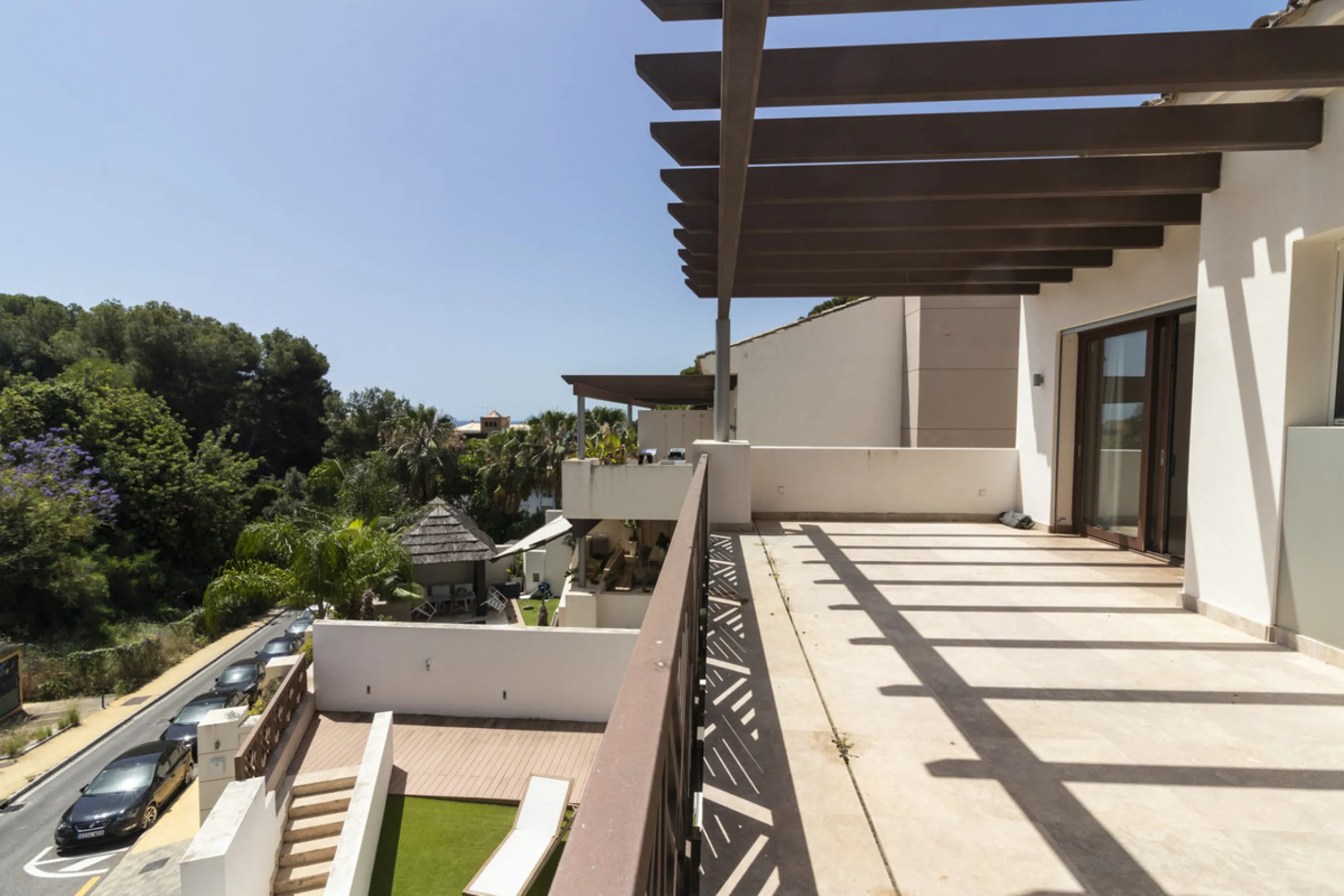 House with private pool in a fully enclosed urbanization with only 5 houses, in the center of Marbella.