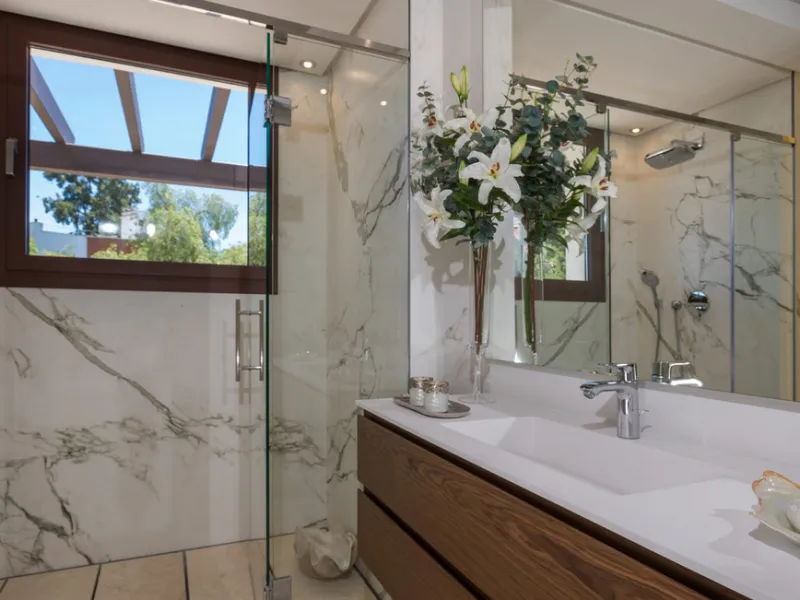 House with private pool in a fully enclosed urbanization with only 5 houses, in the center of Marbella.