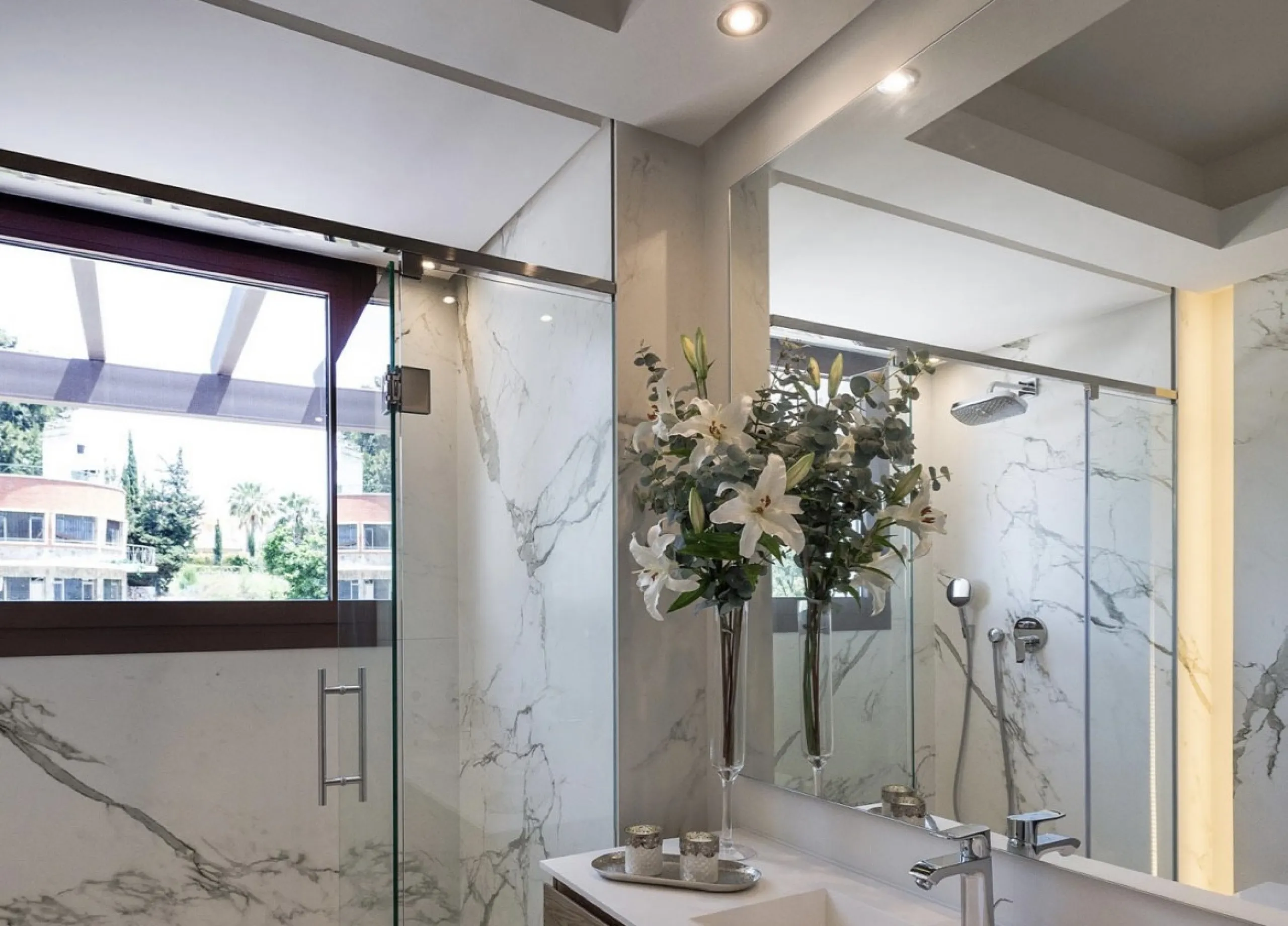House with private pool in a fully enclosed urbanization with only 5 houses, in the center of Marbella.
