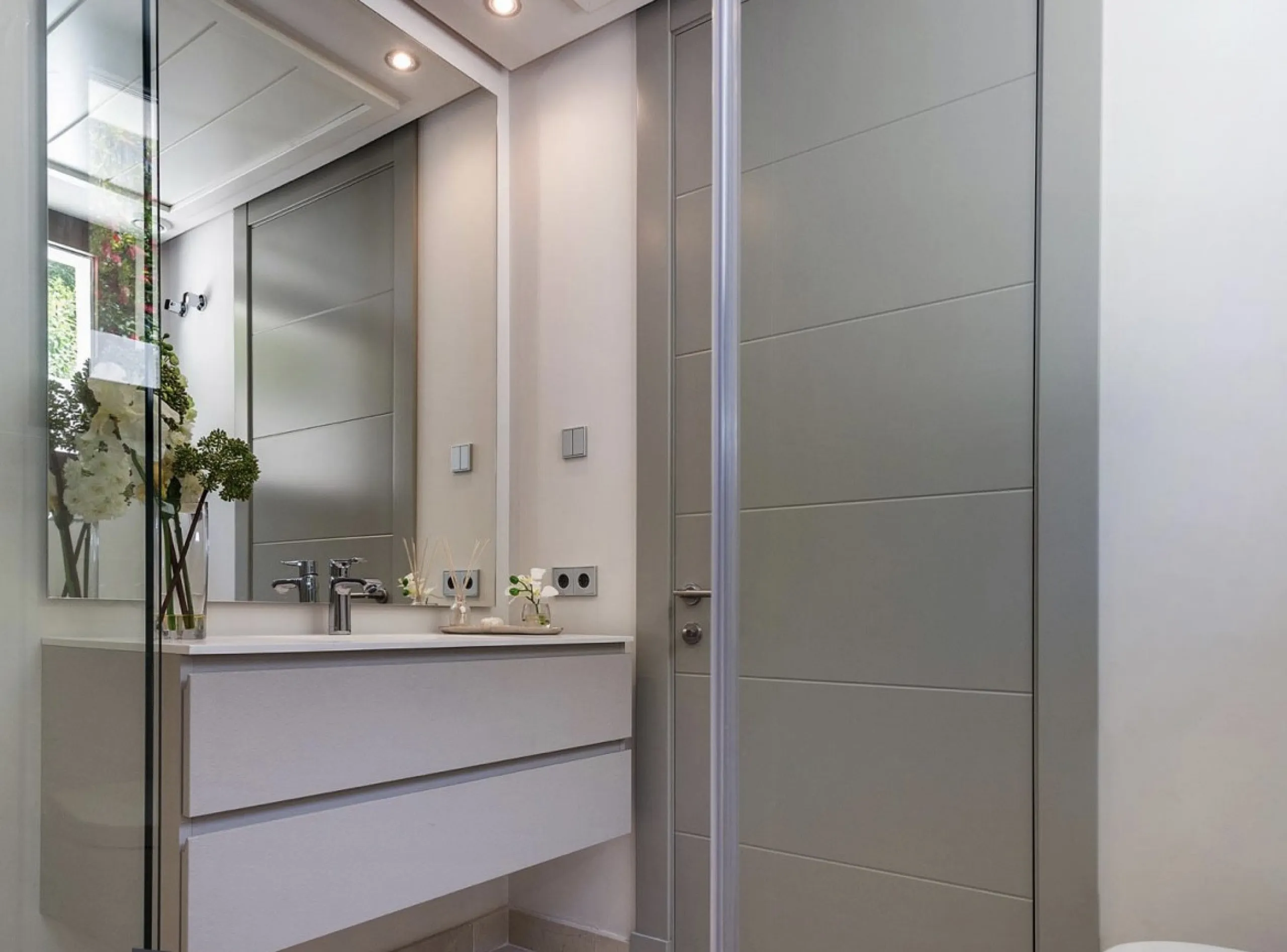 House with private pool in a fully enclosed urbanization with only 5 houses, in the center of Marbella.