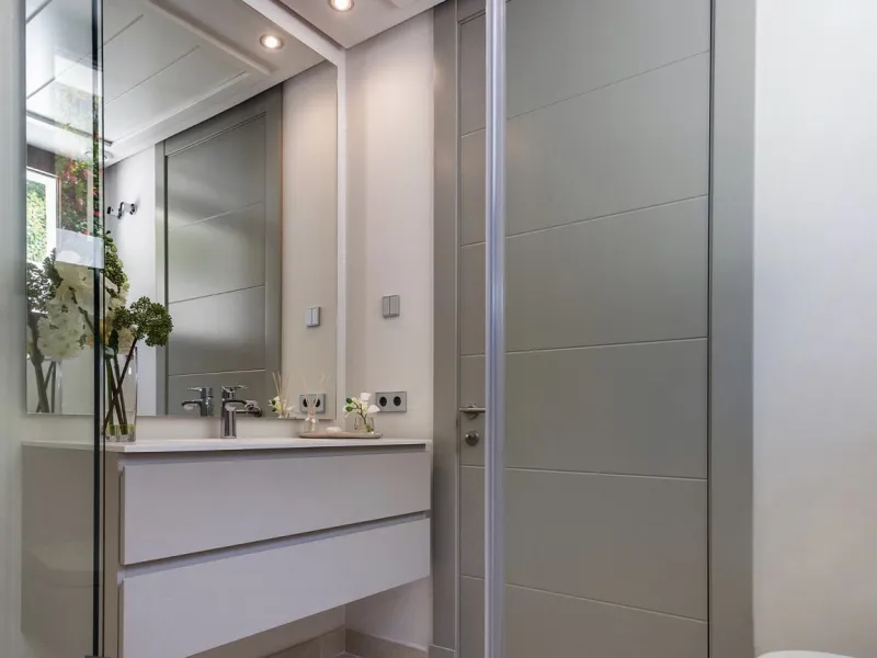 House with private pool in a fully enclosed urbanization with only 5 houses, in the center of Marbella.