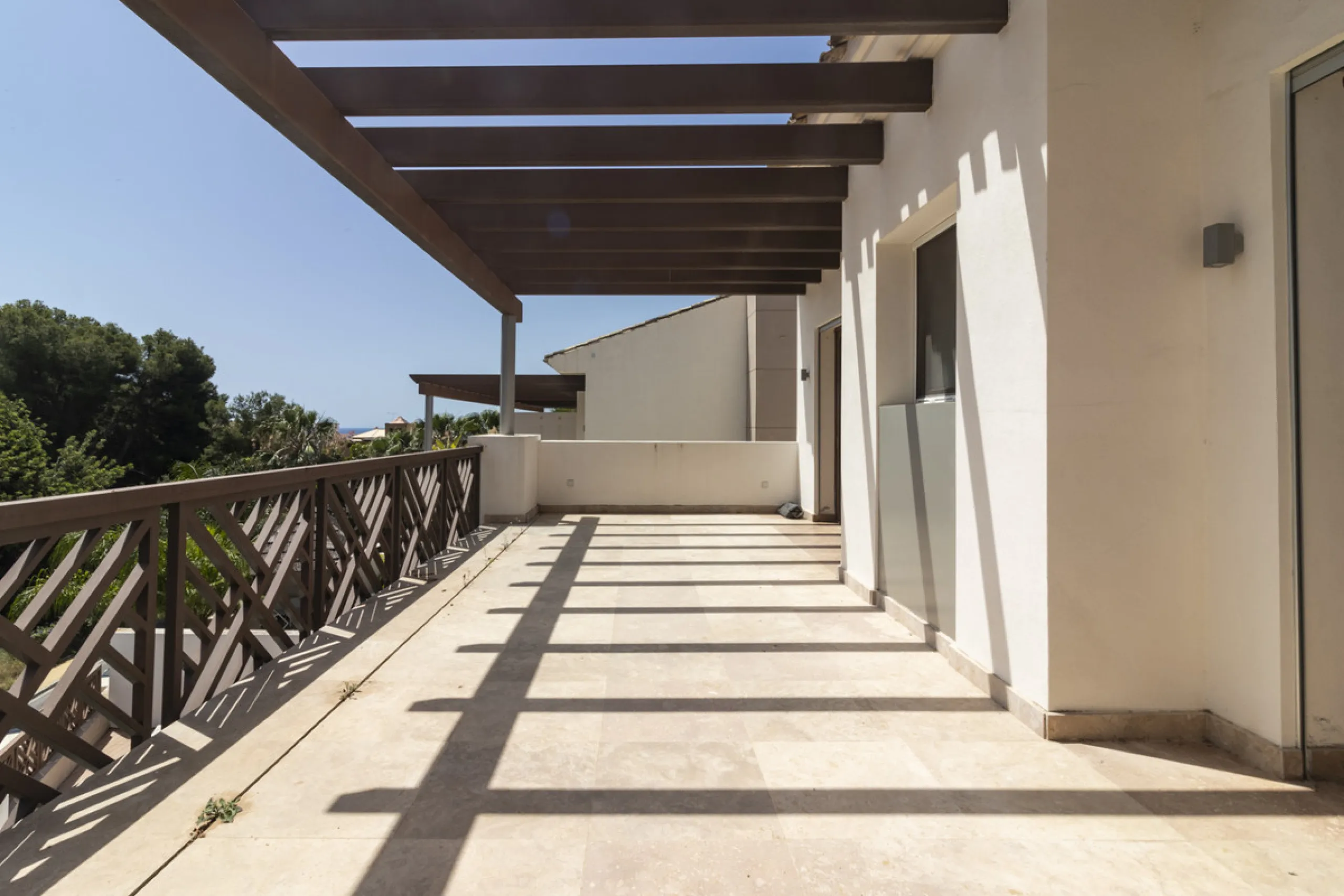 House with private pool in a fully enclosed urbanization with only 5 houses, in the center of Marbella.
