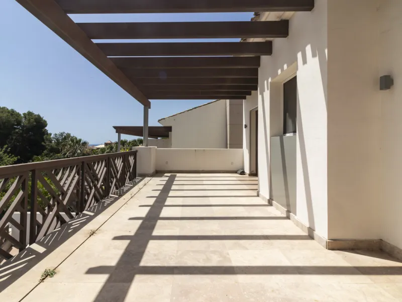 House with private pool in a fully enclosed urbanization with only 5 houses, in the center of Marbella.