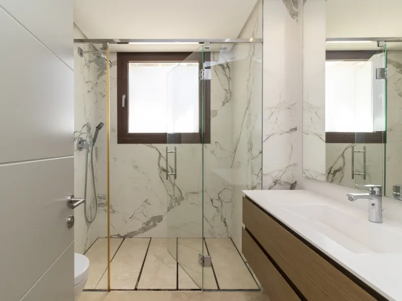 House with private pool in a fully enclosed urbanization with only 5 houses, in the center of Marbella.