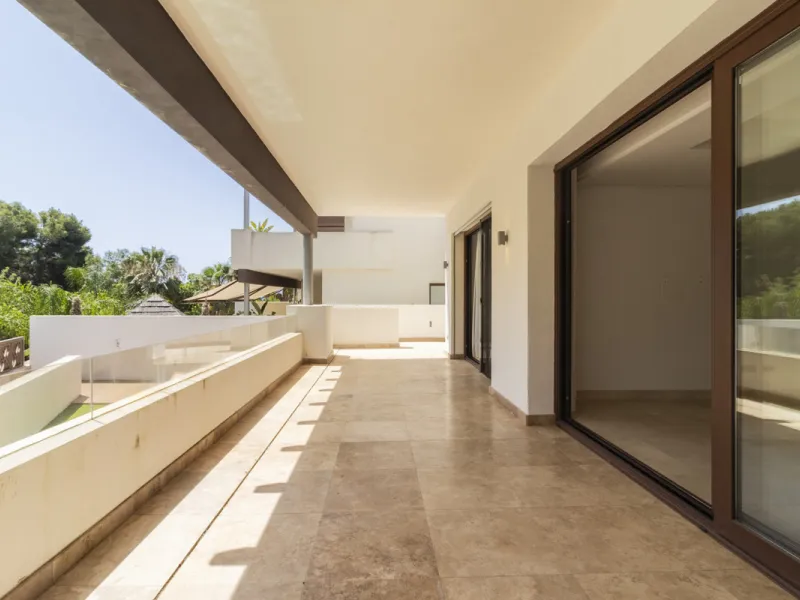 House with private pool in a fully enclosed urbanization with only 5 houses, in the center of Marbella.