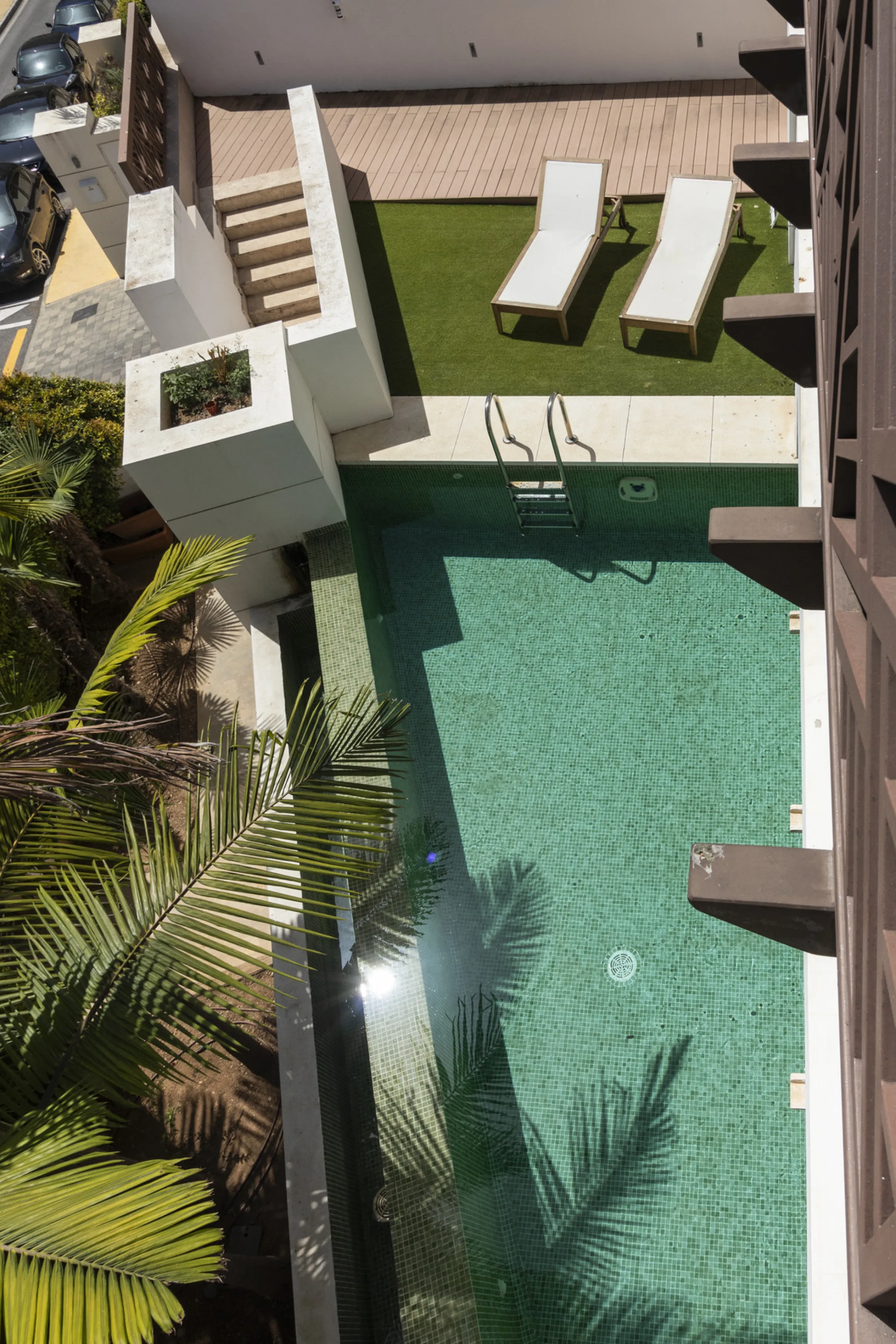 House with private pool in a fully enclosed urbanization with only 5 houses, in the center of Marbella.