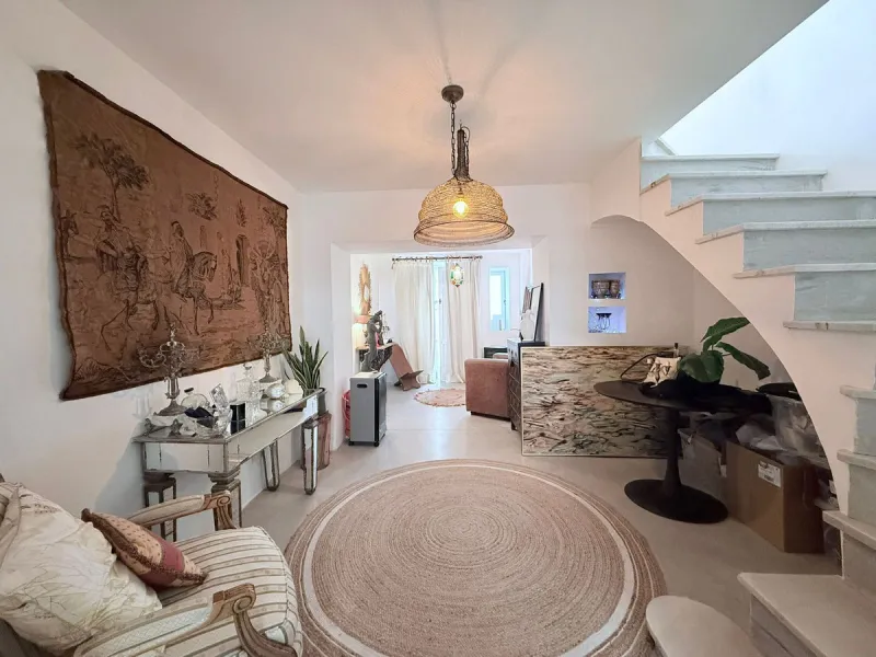 New to the Market | Stunning Renovated Townhouse in an Exceptional Central Location