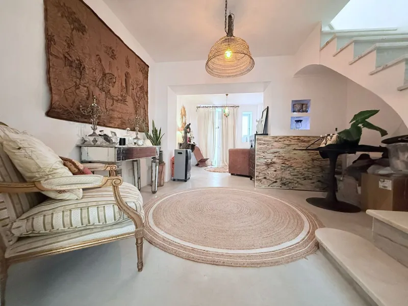 New to the Market | Stunning Renovated Townhouse in an Exceptional Central Location
