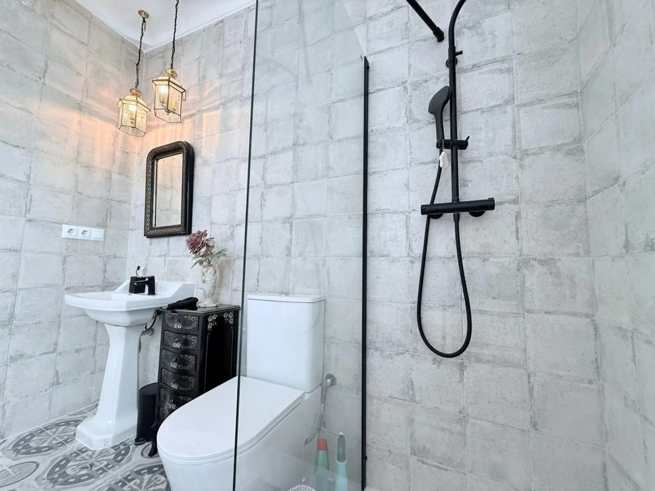 New to the Market | Stunning Renovated Townhouse in an Exceptional Central Location