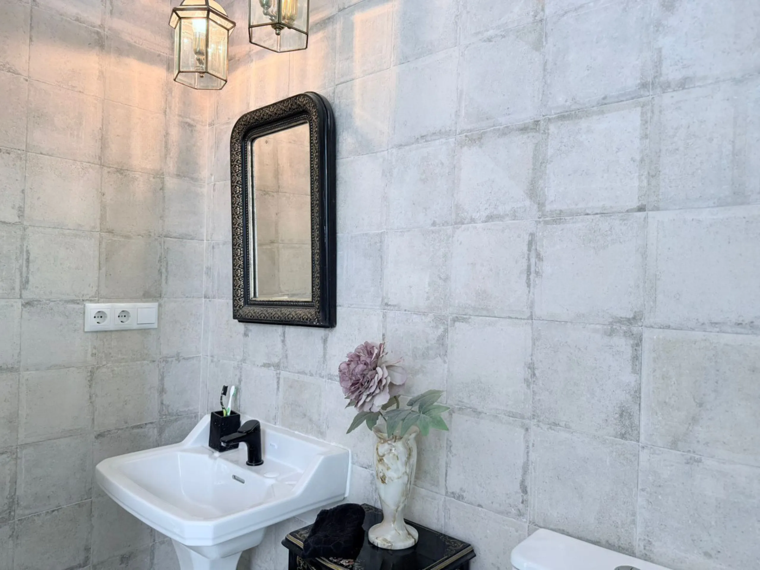 New to the Market | Stunning Renovated Townhouse in an Exceptional Central Location