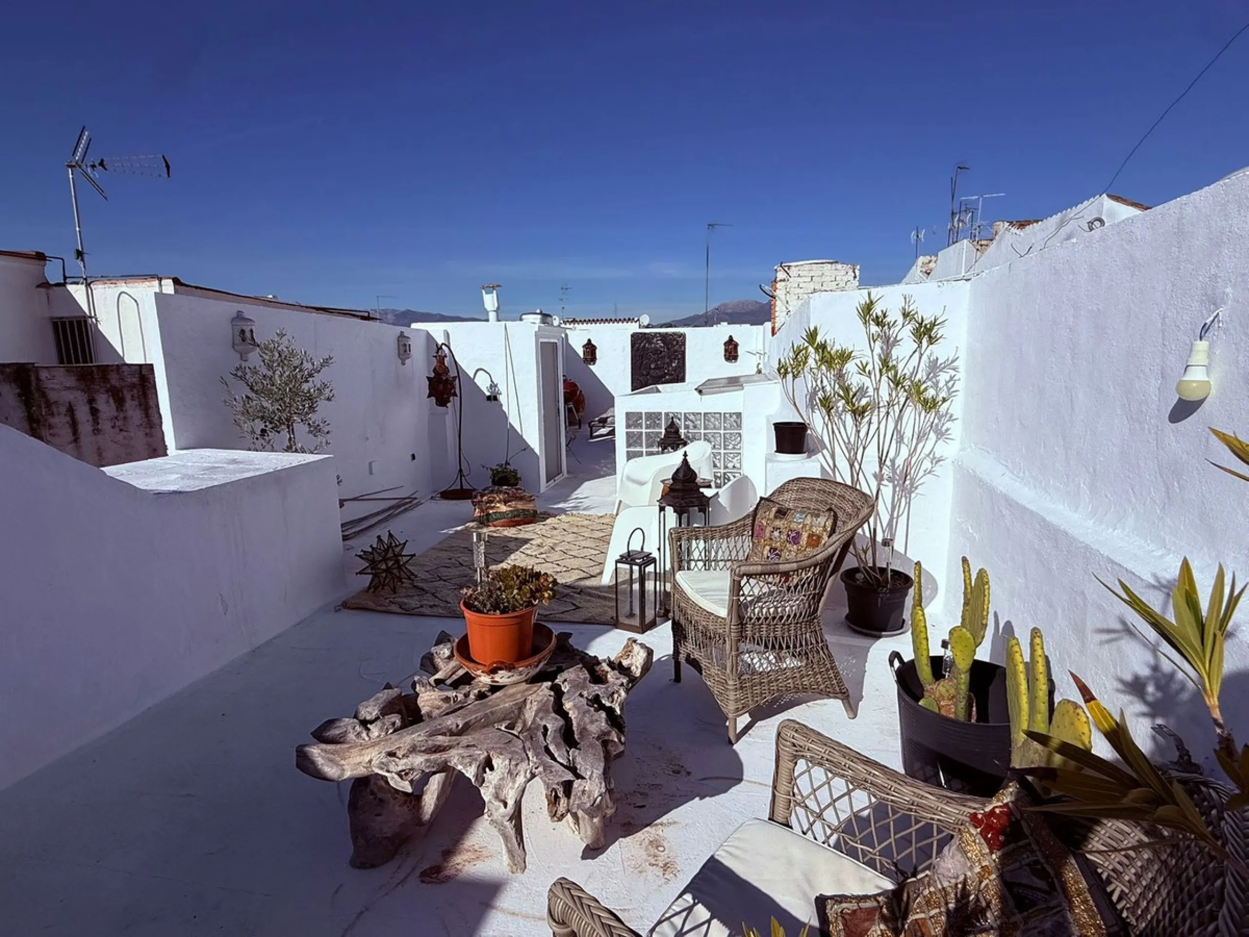 New to the Market | Stunning Renovated Townhouse in an Exceptional Central Location