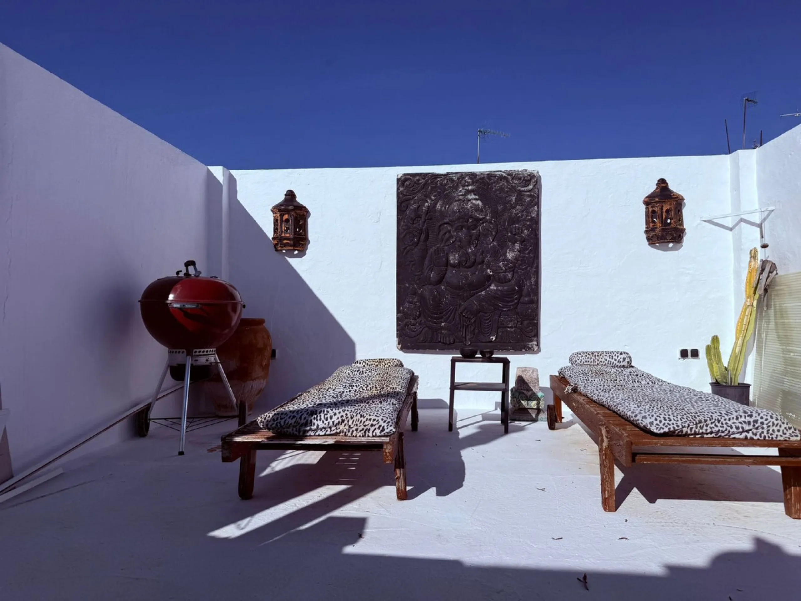New to the Market | Stunning Renovated Townhouse in an Exceptional Central Location