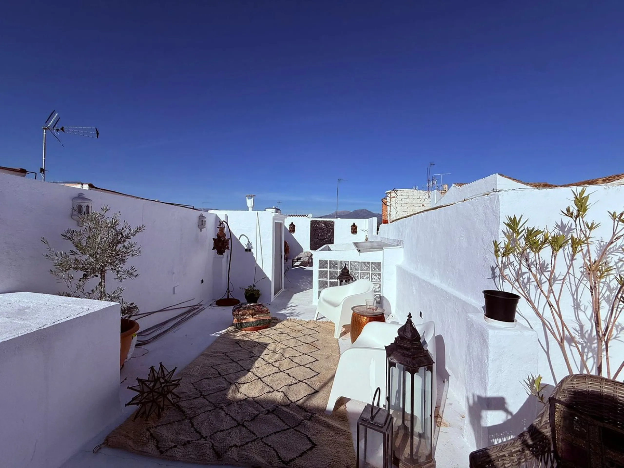 New to the Market | Stunning Renovated Townhouse in an Exceptional Central Location