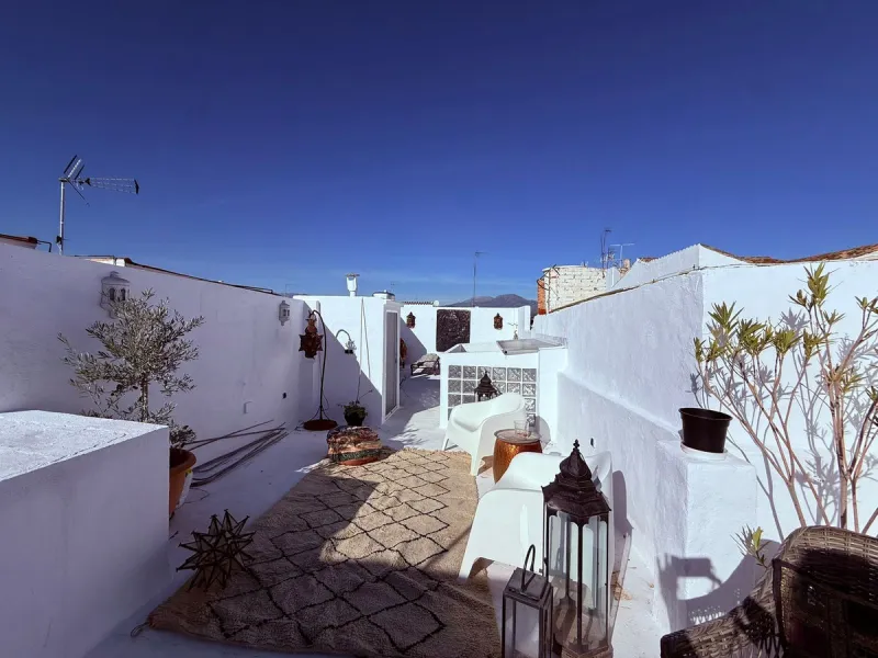 New to the Market | Stunning Renovated Townhouse in an Exceptional Central Location