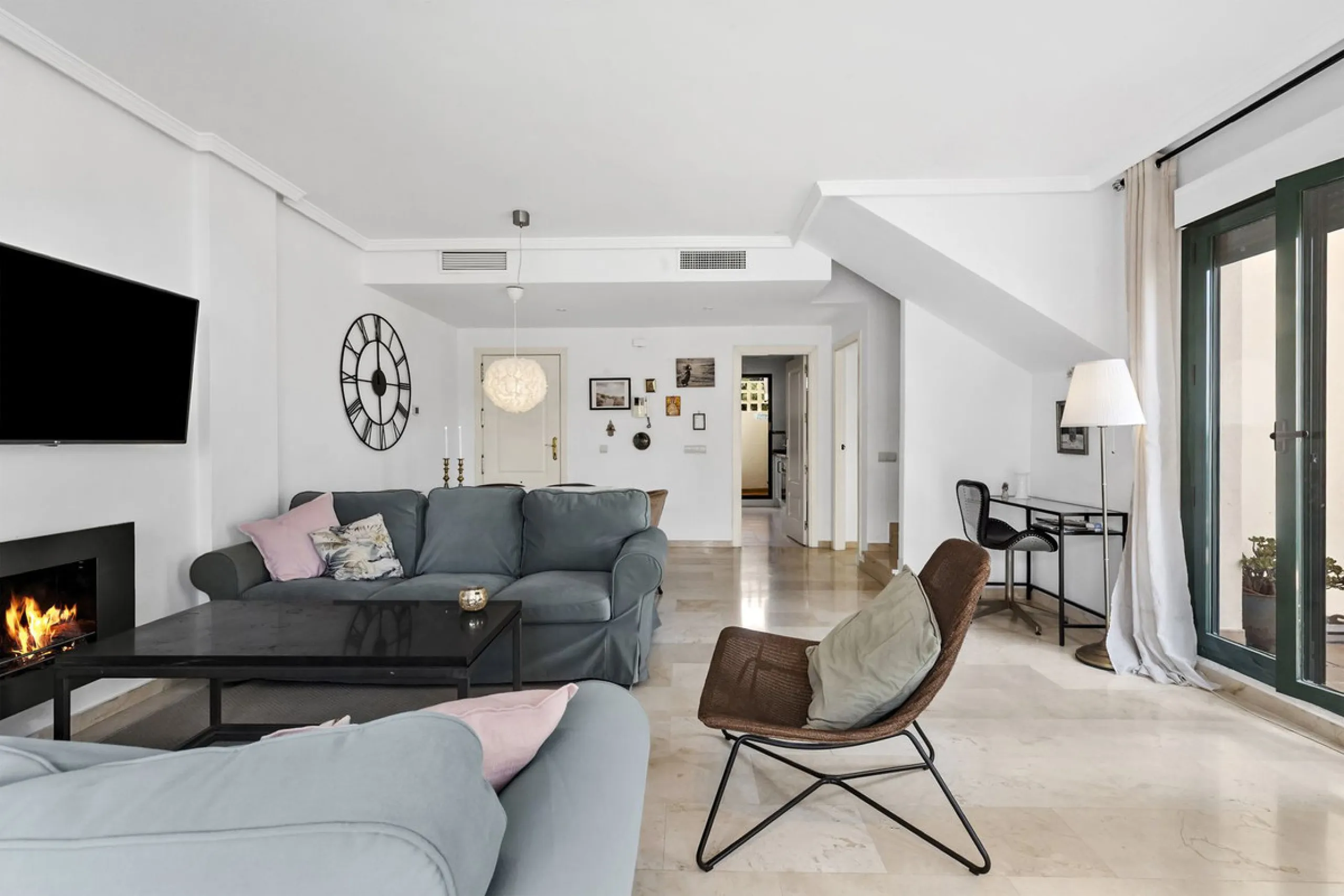 LUXURY DUPLEX PENTHOUSE WITH STUNNING SEA VIEWS – PRICED FOR IMMEDIATE SALE!