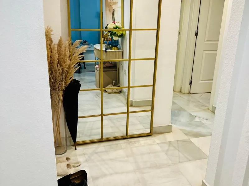 Discover this exclusive ground-floor apartment located in one of the most prestigious residential complexes in Nagüeles, in the sought-after La Carolina – Guadalpín area of ​​Marbella. A privileged location that combines tranquility, security, and proximi