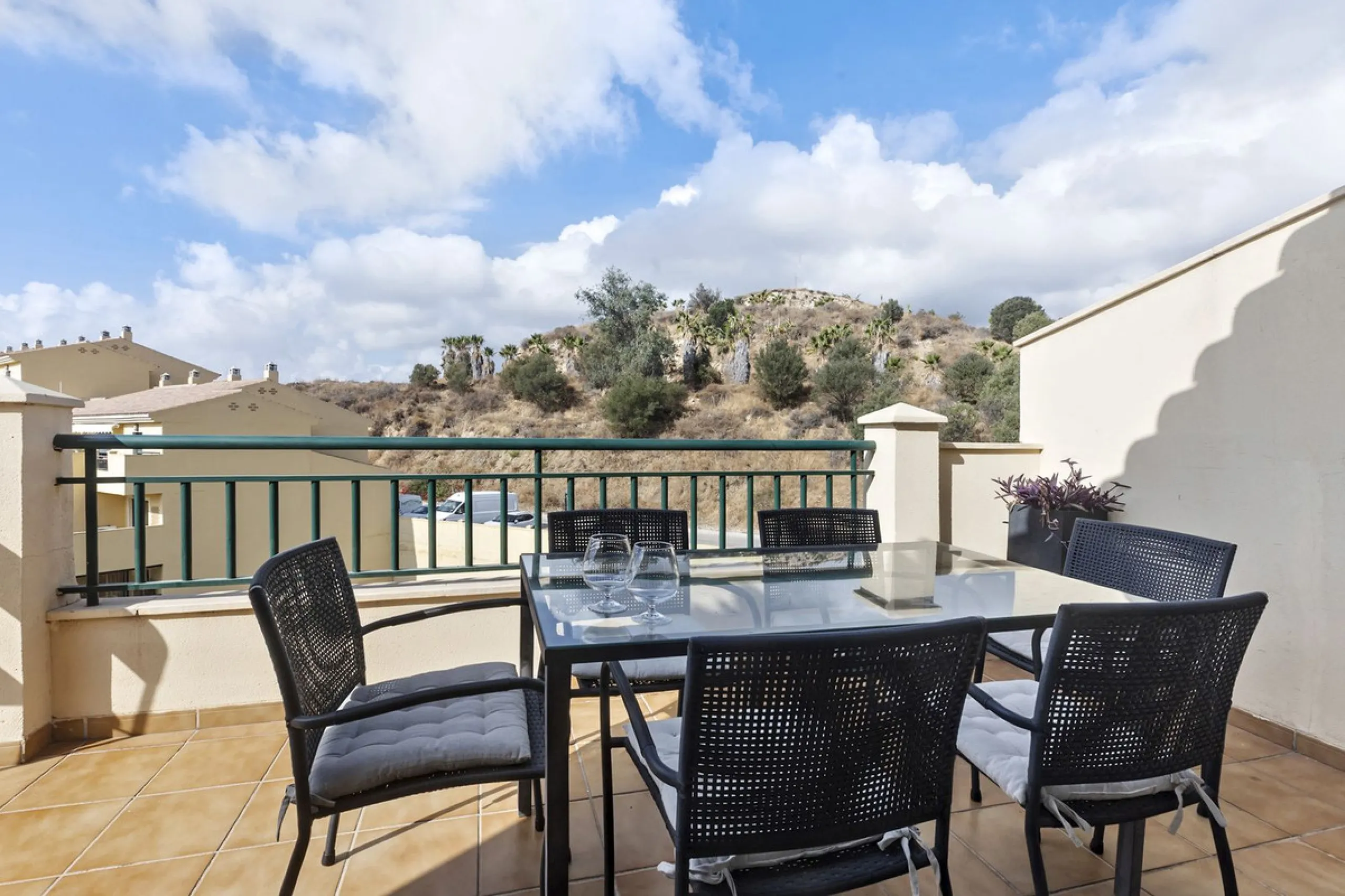 LUXURY DUPLEX PENTHOUSE WITH STUNNING SEA VIEWS – PRICED FOR IMMEDIATE SALE!