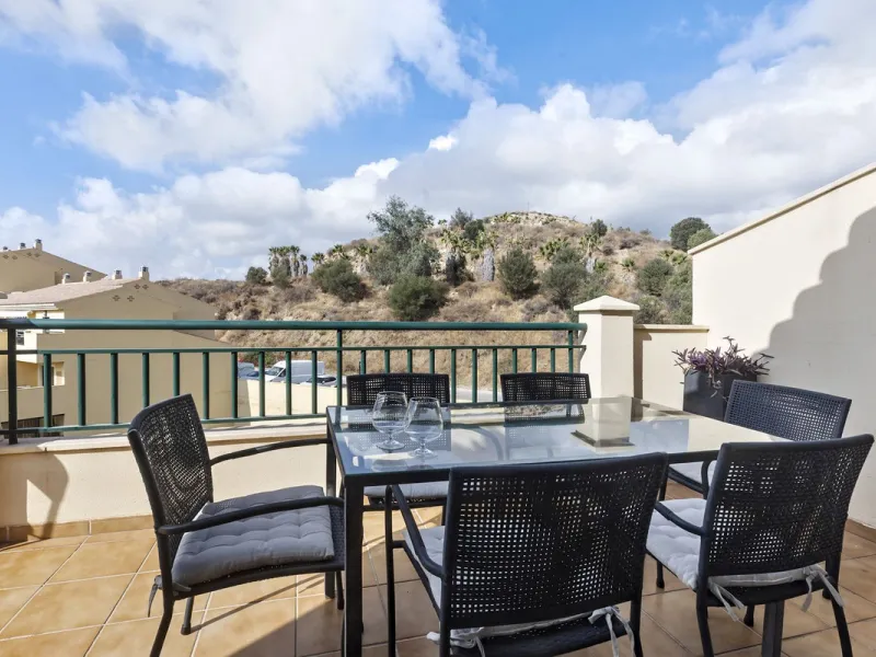 LUXURY DUPLEX PENTHOUSE WITH STUNNING SEA VIEWS – PRICED FOR IMMEDIATE SALE!